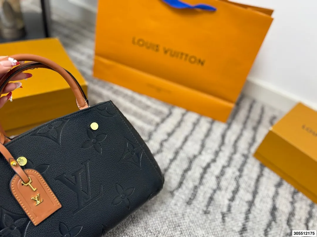 p135 LV压花蒙田包 经典版型 不过时 超大容量收纳 另配送长肩带 尺寸:30*20cm