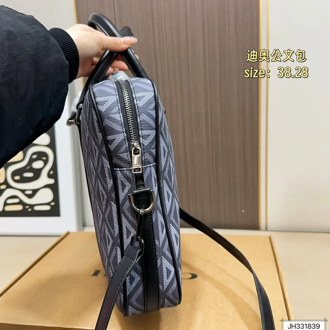 💰155 尺寸38.28 Dior迪奥sullivan男士公文包 送给男朋友、年轻的长辈都很合适,超级帅气耐看!