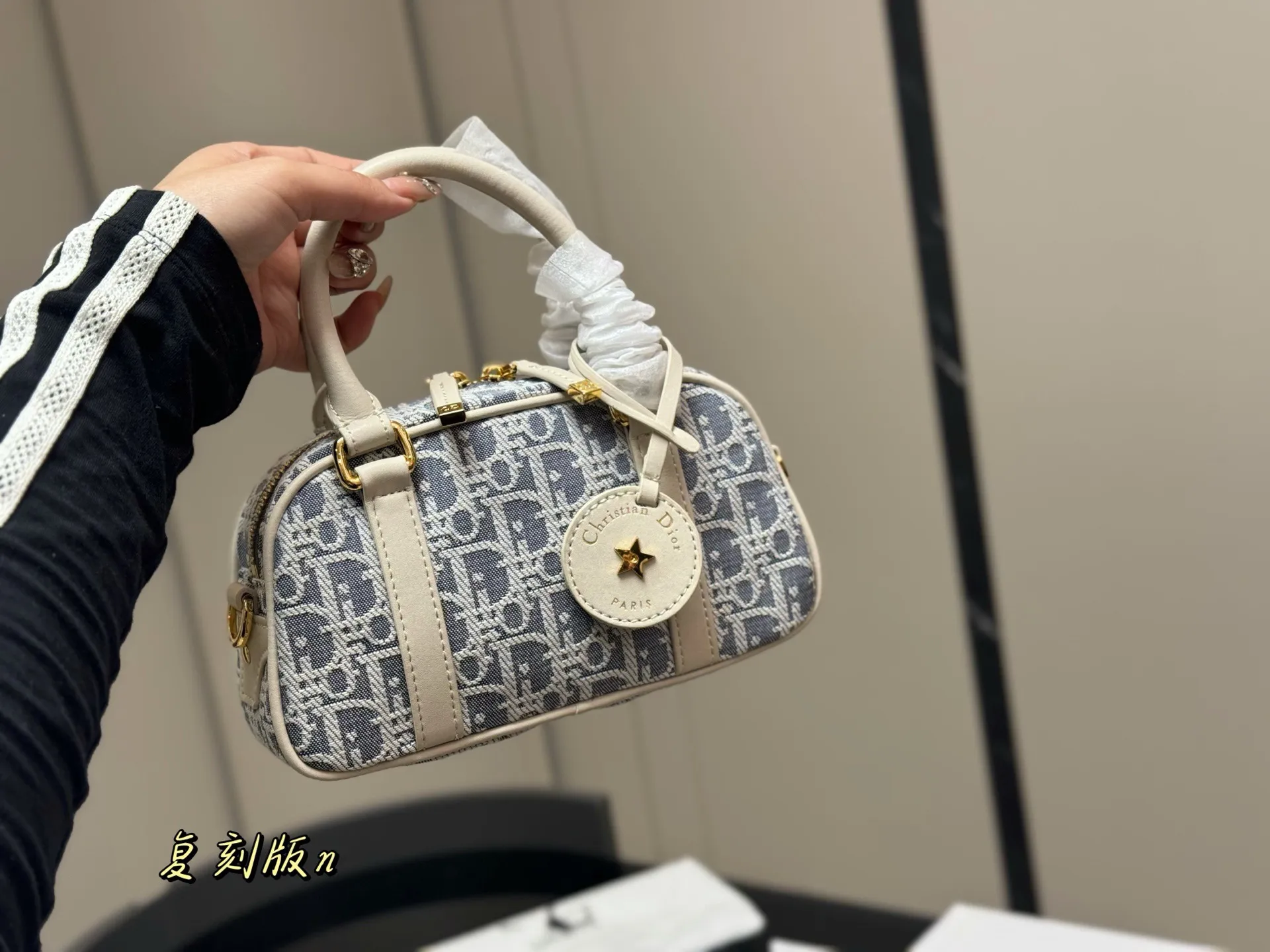 ¥185 折叠盒 迪奥Dior迷你保龄球包 vibe小包 尺寸:20.12cm