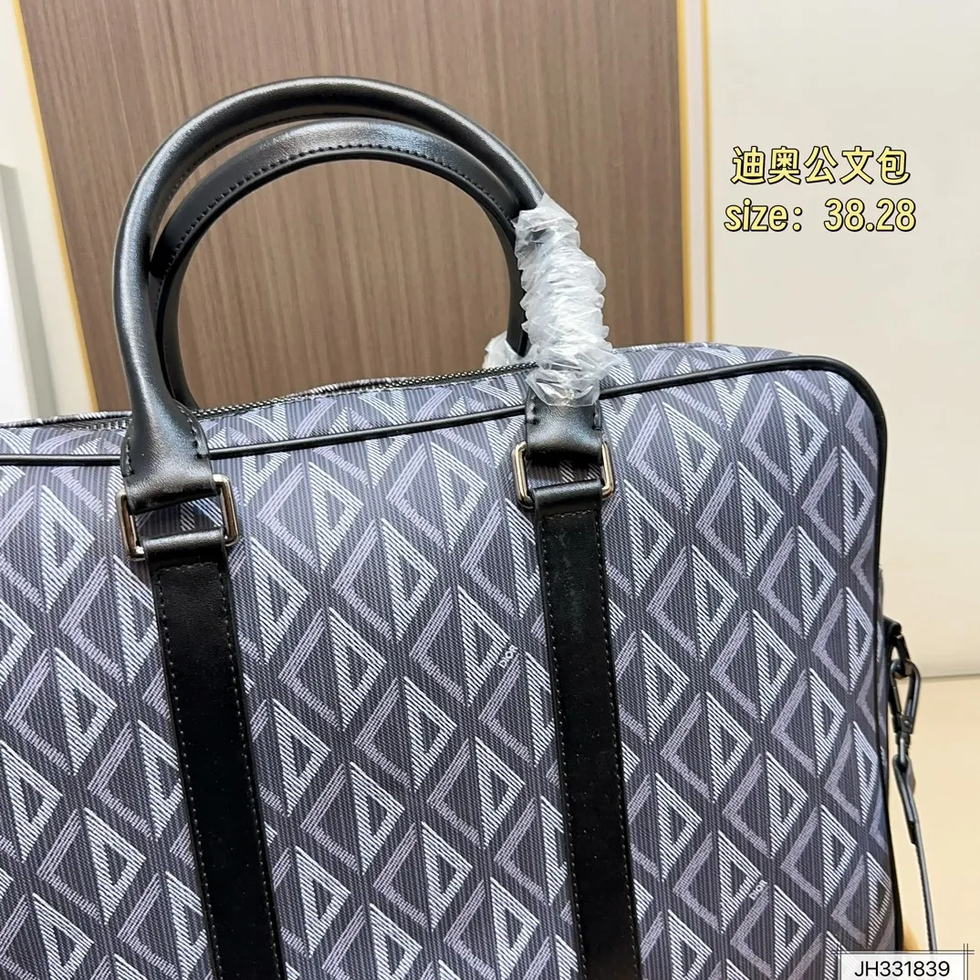 💰155 尺寸38.28 Dior迪奥sullivan男士公文包 送给男朋友、年轻的长辈都很合适，超级帅气耐看！