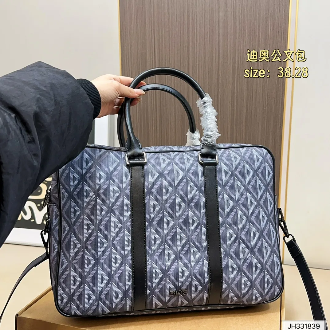 💰155 尺寸38.28 Dior迪奥sullivan男士公文包 送给男朋友、年轻的长辈都很合适，超级帅气耐看！
