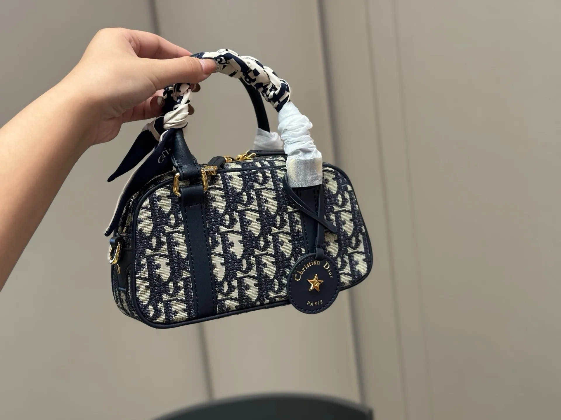 ¥185 折叠盒 迪奥Dior迷你保龄球包 vibe小包 尺寸:20.12cm