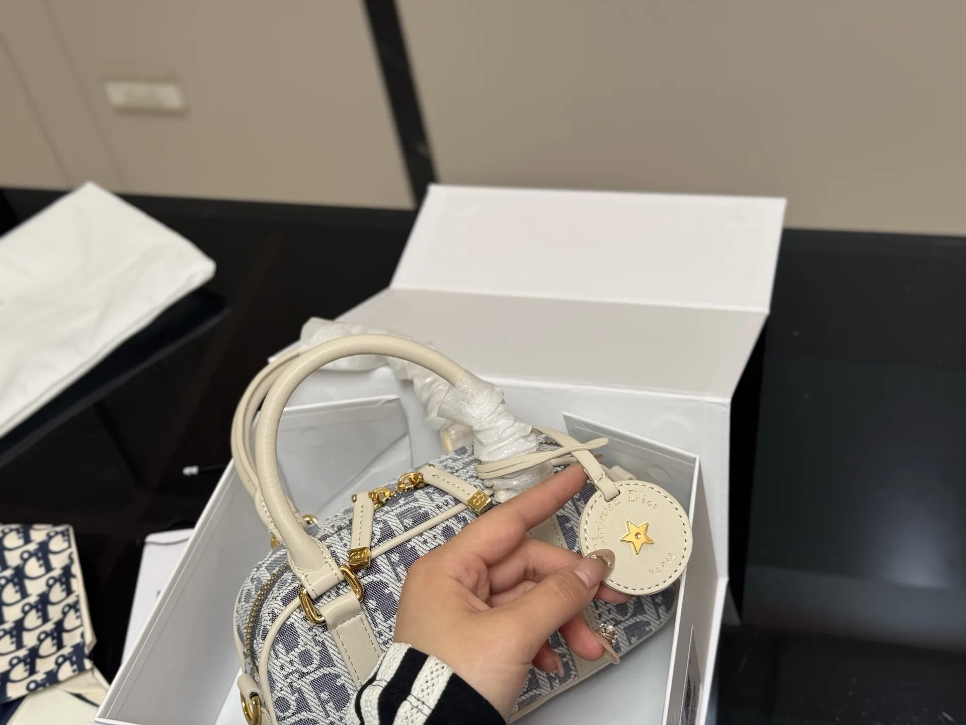 ¥185 折叠盒 迪奥Dior迷你保龄球包 vibe小包 尺寸:20.12cm