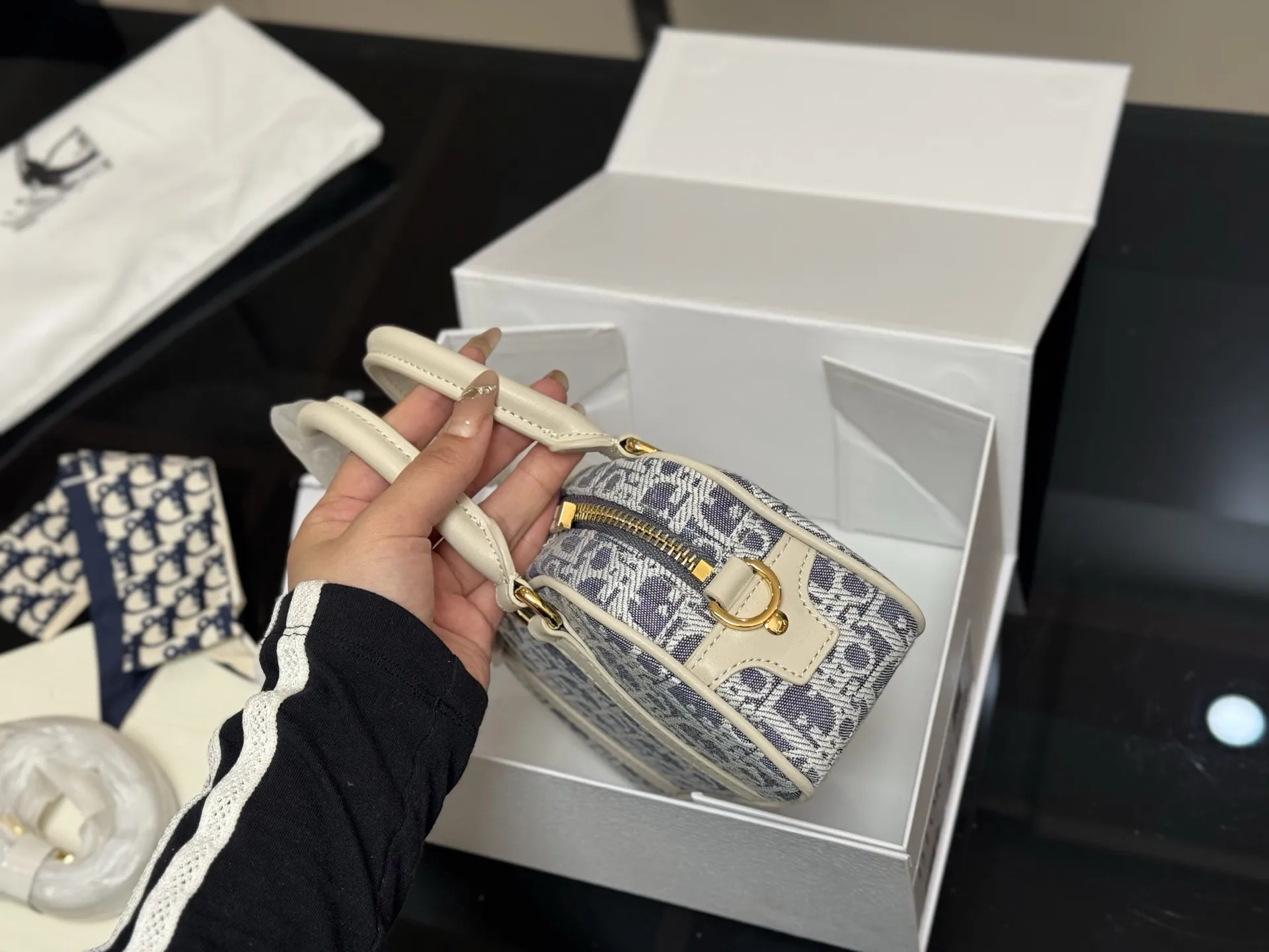 &yen;185 折叠盒 迪奥Dior迷你保龄球包 vibe小包 尺寸:20.12cm