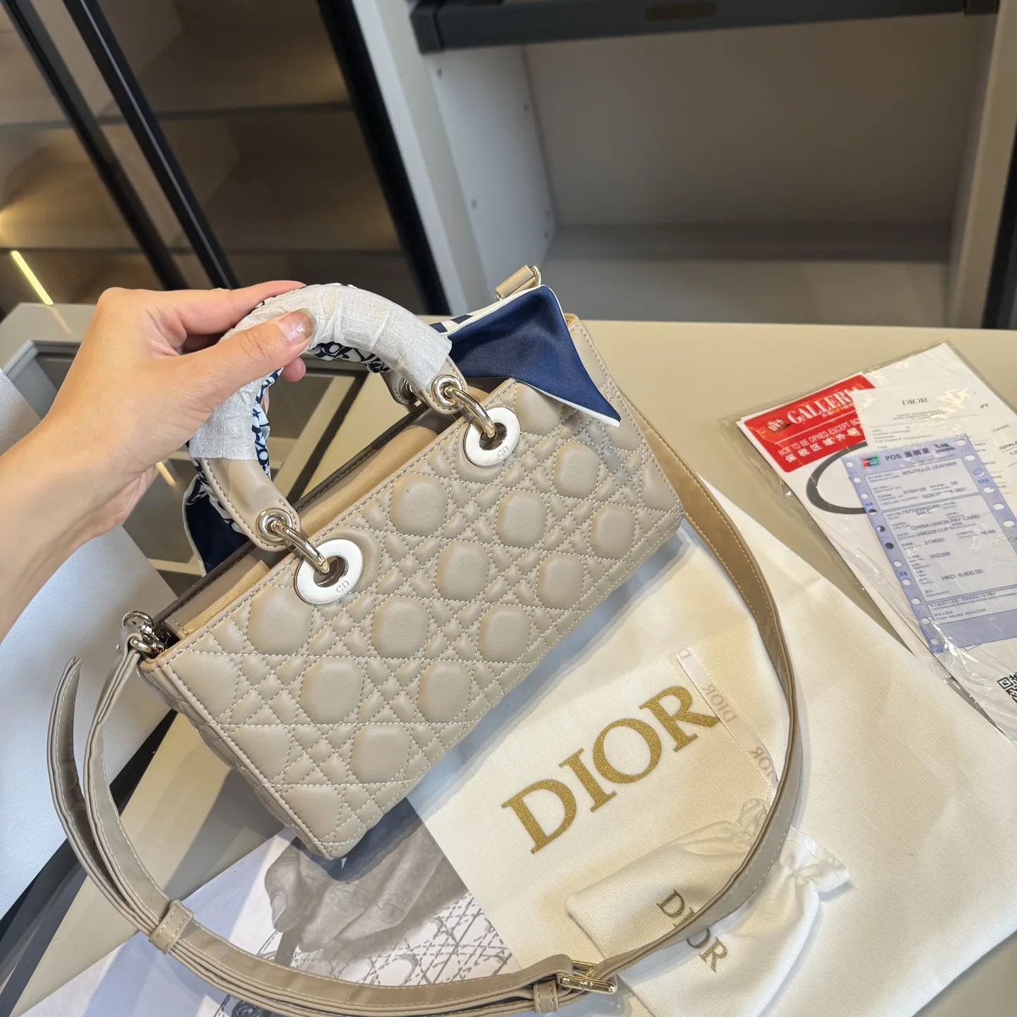 🅿️205～🅿️225～🅿️235✅新品推荐🔜 顶级货🔥赠送原版星星挂件🌟赠送原版丝巾‼️DIOR迪奥专柜同款小羊皮菱格💎横版戴妃包👍配长短两条肩带👍Lady Dior彰显品味！走到哪都是回头率👍采用顶级复刻原版五金！品质堪比正品！🎁原版折叠礼盒包装（size：迷你16.5*10 小号22*11 大号26*13）