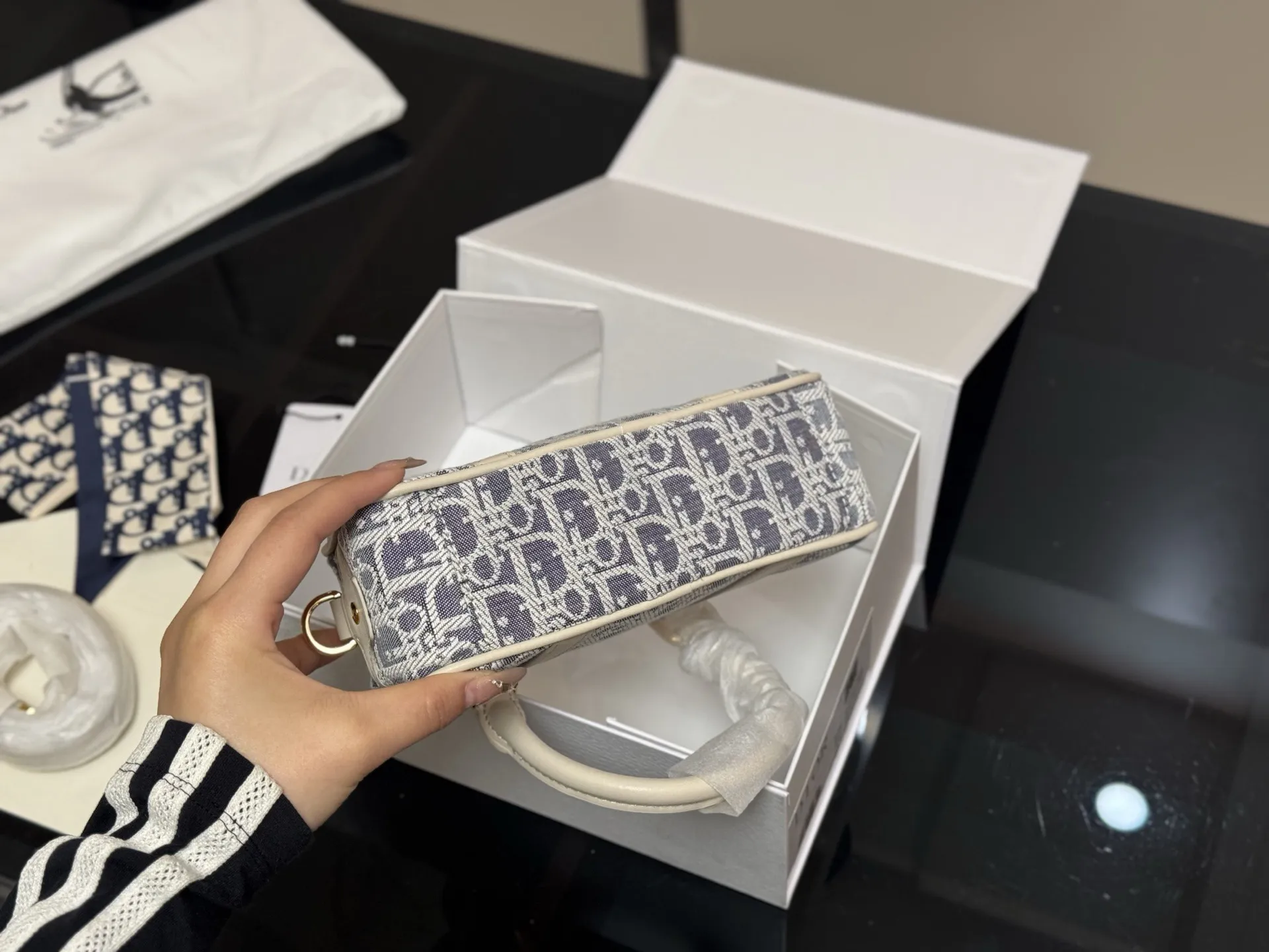 ¥185 折叠盒 迪奥Dior迷你保龄球包 vibe小包 尺寸:20.12cm