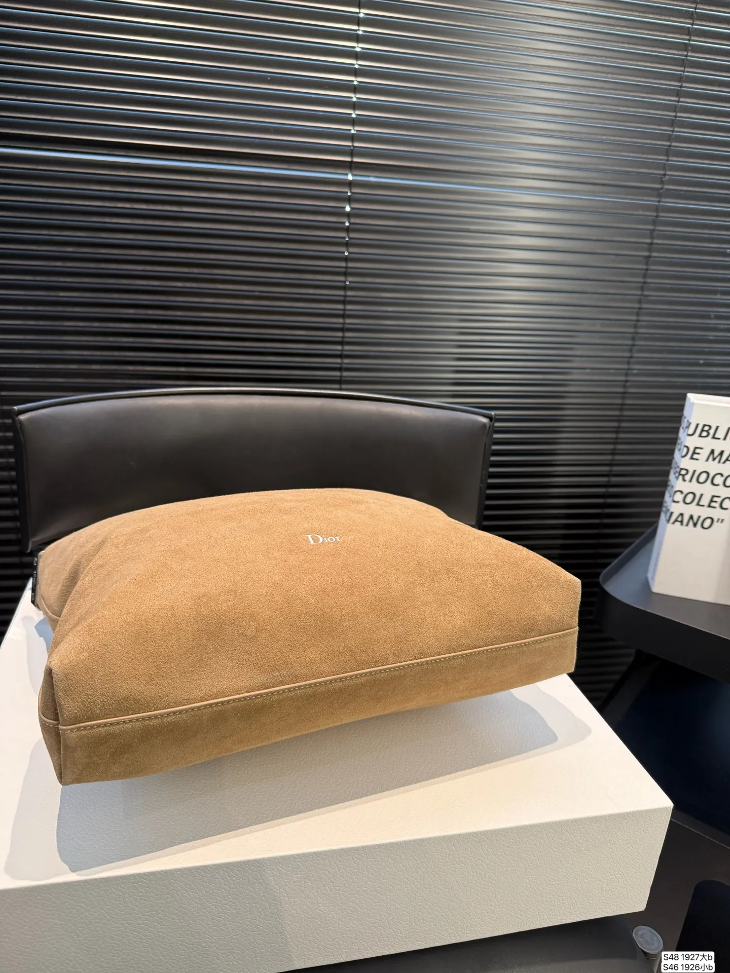 大号P290 小号P280 配盒子新款迪奥托特 闭眼都能入手的包包| 托特包 真的是闭着眼都能冲的款式! 尺寸:大号40 29 小号32 26 货号大号1927 小号1926
