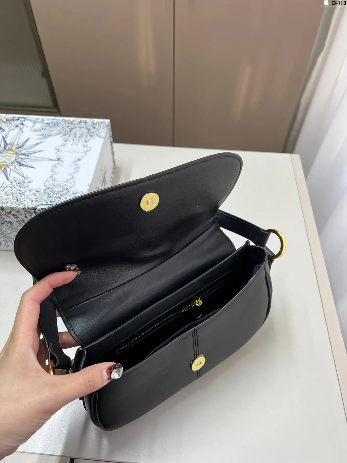 💰p130 Dior迪奥新款Besace马鞍包! 时尚又复古哦 超级有潮流的味道! D-113尺寸23.6.15折叠盒