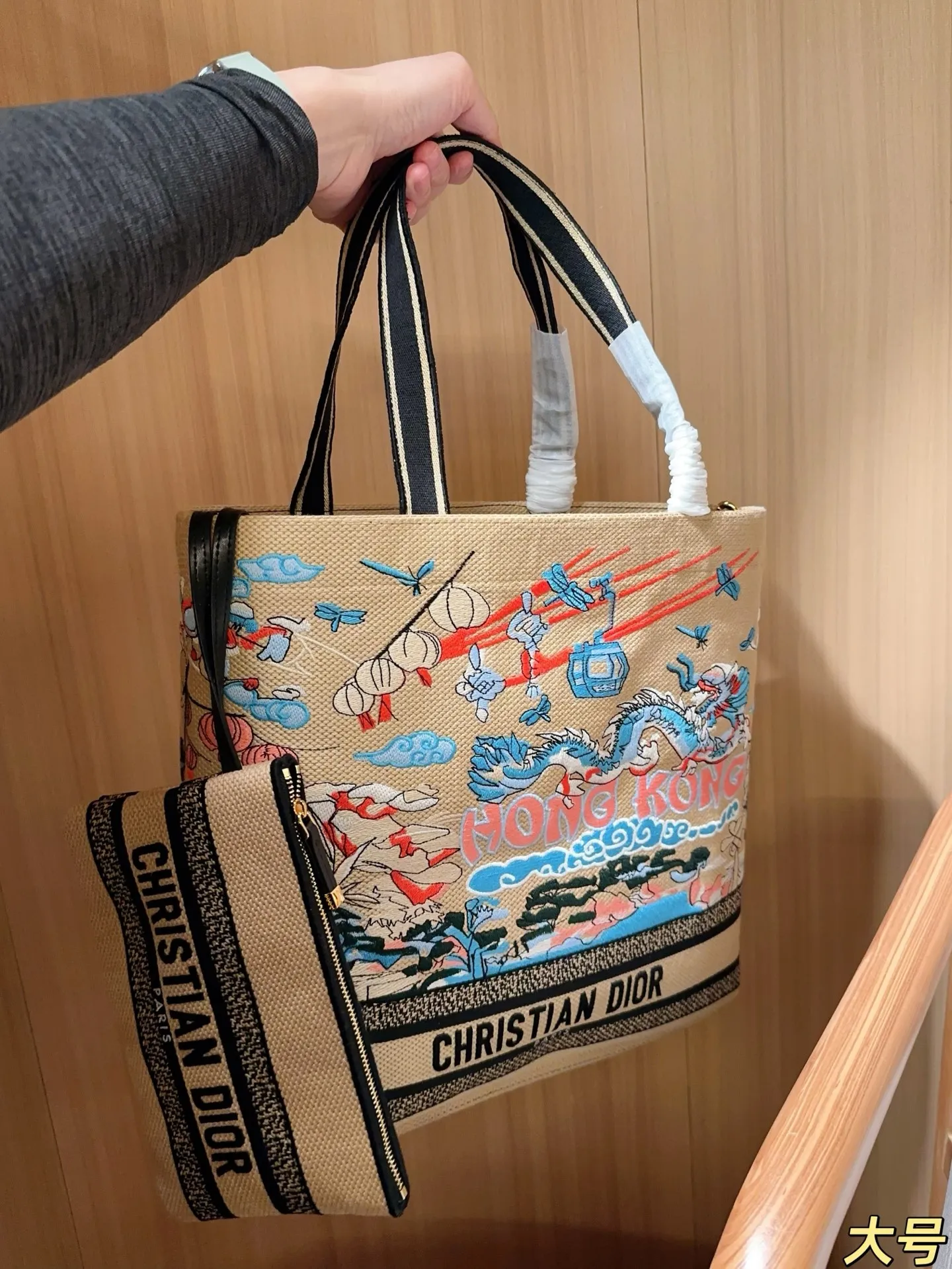 💰235 大号 Dior迪奥 新品刺绣城市印记🏙️Book tote托特包~ 尺寸36×33×11 礼盒包装🎁