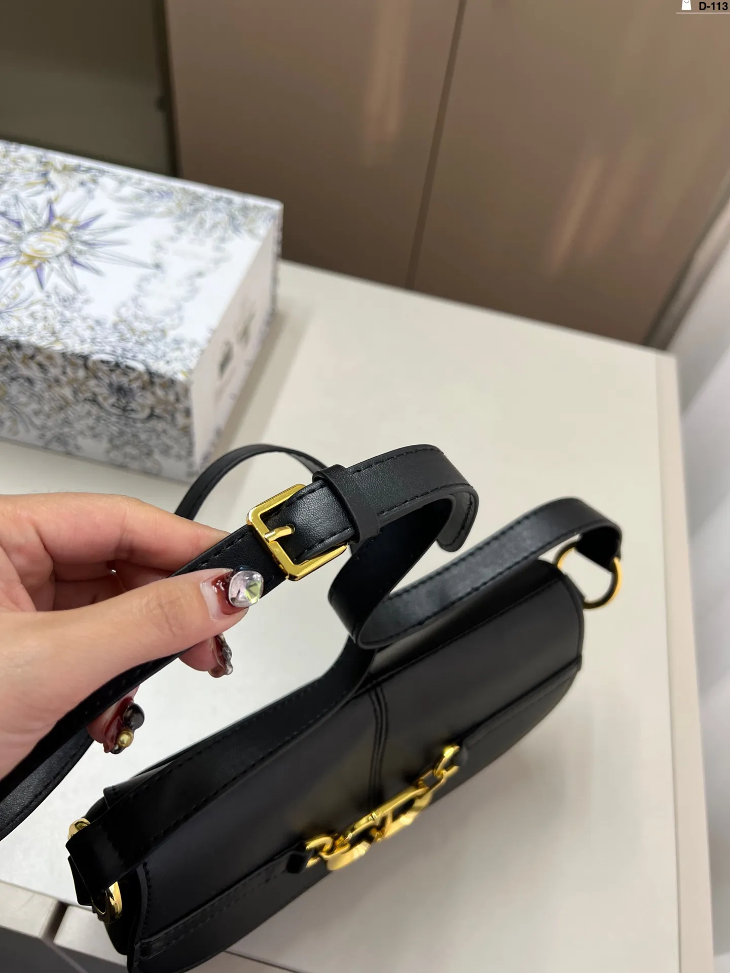 💰p130 Dior迪奥新款Besace马鞍包！ 时尚又复古哦 超级有潮流的味道！ D-113尺寸23.6.15折叠盒