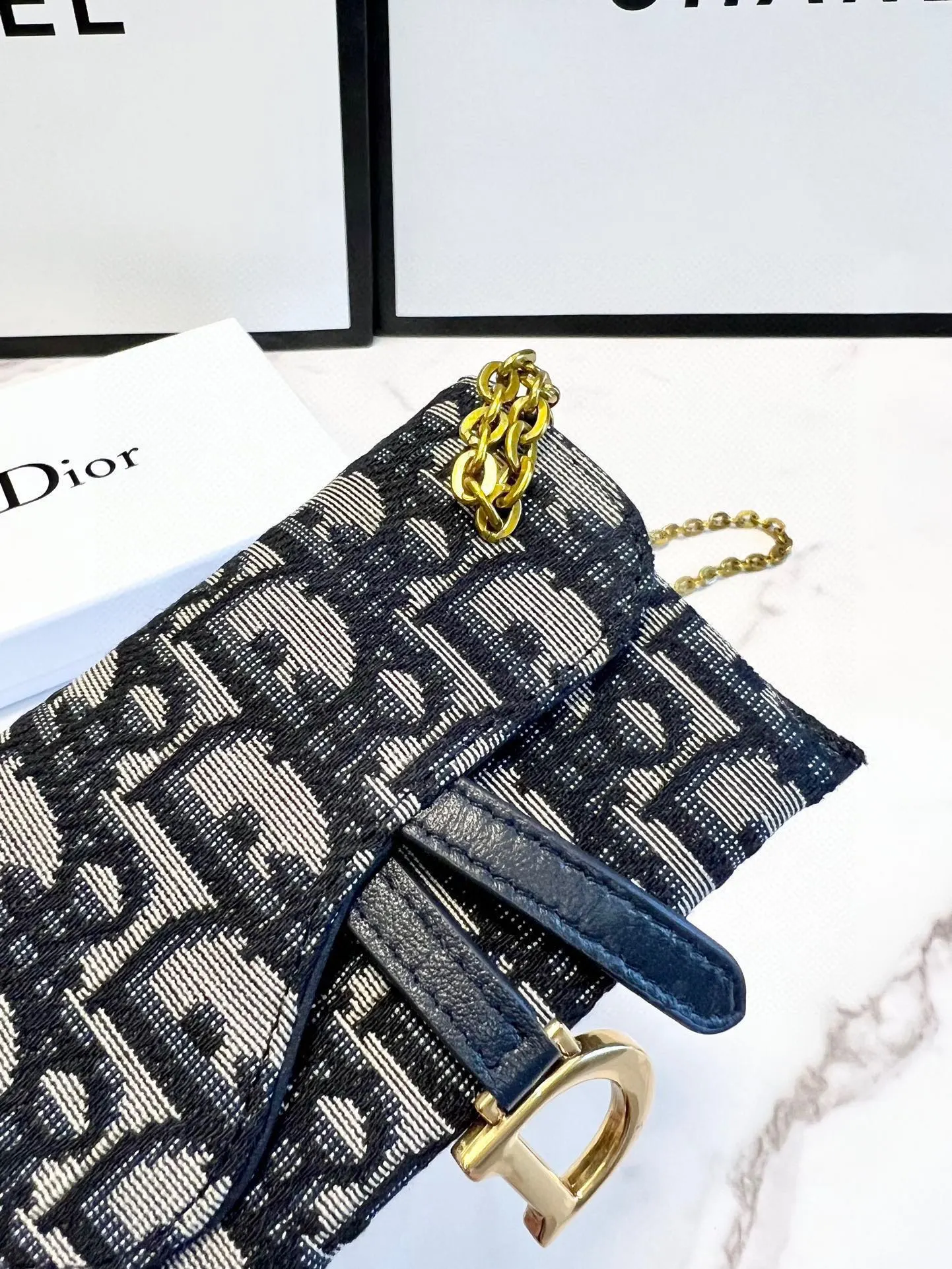 P95🎀🎀颜色 黑 灰🎀尺寸 11x10🎀迪奥🆕款&hearts;💕进口布配小羊🐑皮质感一流👍独一无二风格，链条可拆卸超美超时尚美女必备单品🔥