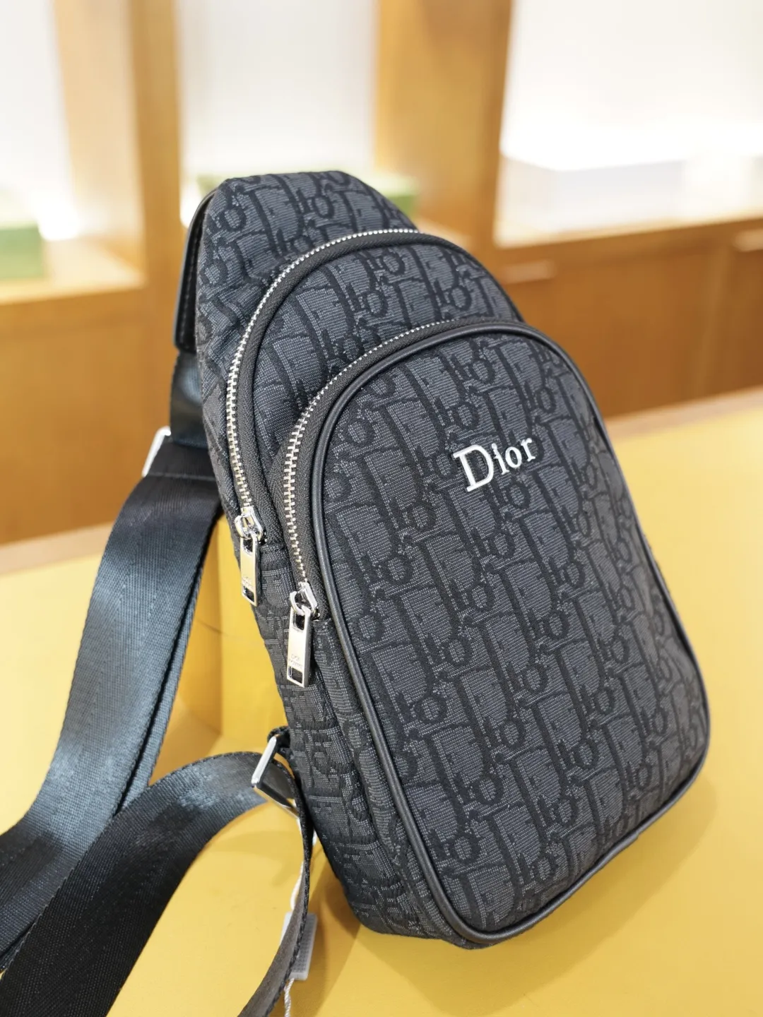 P80 🇫🇷 迪奥 官网同步 高版本 胸包 永恒不过时的标志性产品 纯原单布料 顶级五金制作 非市面普通版本 今年Dior最爱的款式 全部实拍 实用性非常高 完全不用担心穿搭【规格:17x29x5】