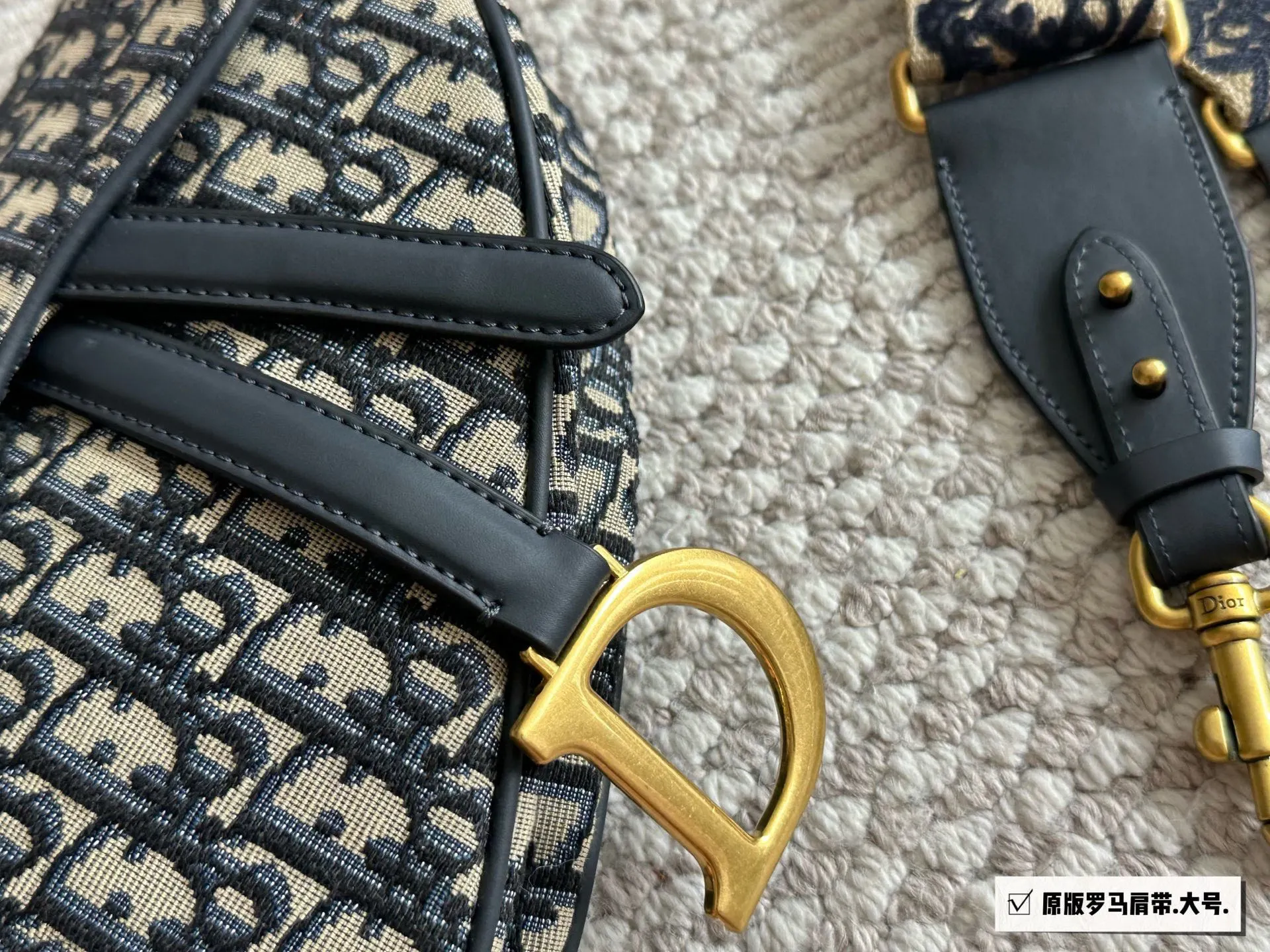 💰200、175 配盒(罗马肩带) 尺寸:25cm*20cm(大) 18cm*15cm(小) 升级版出货 ✅ D家 老花马鞍包 配深蓝色牛皮长肩带 搜索🔍Dior 迪奥