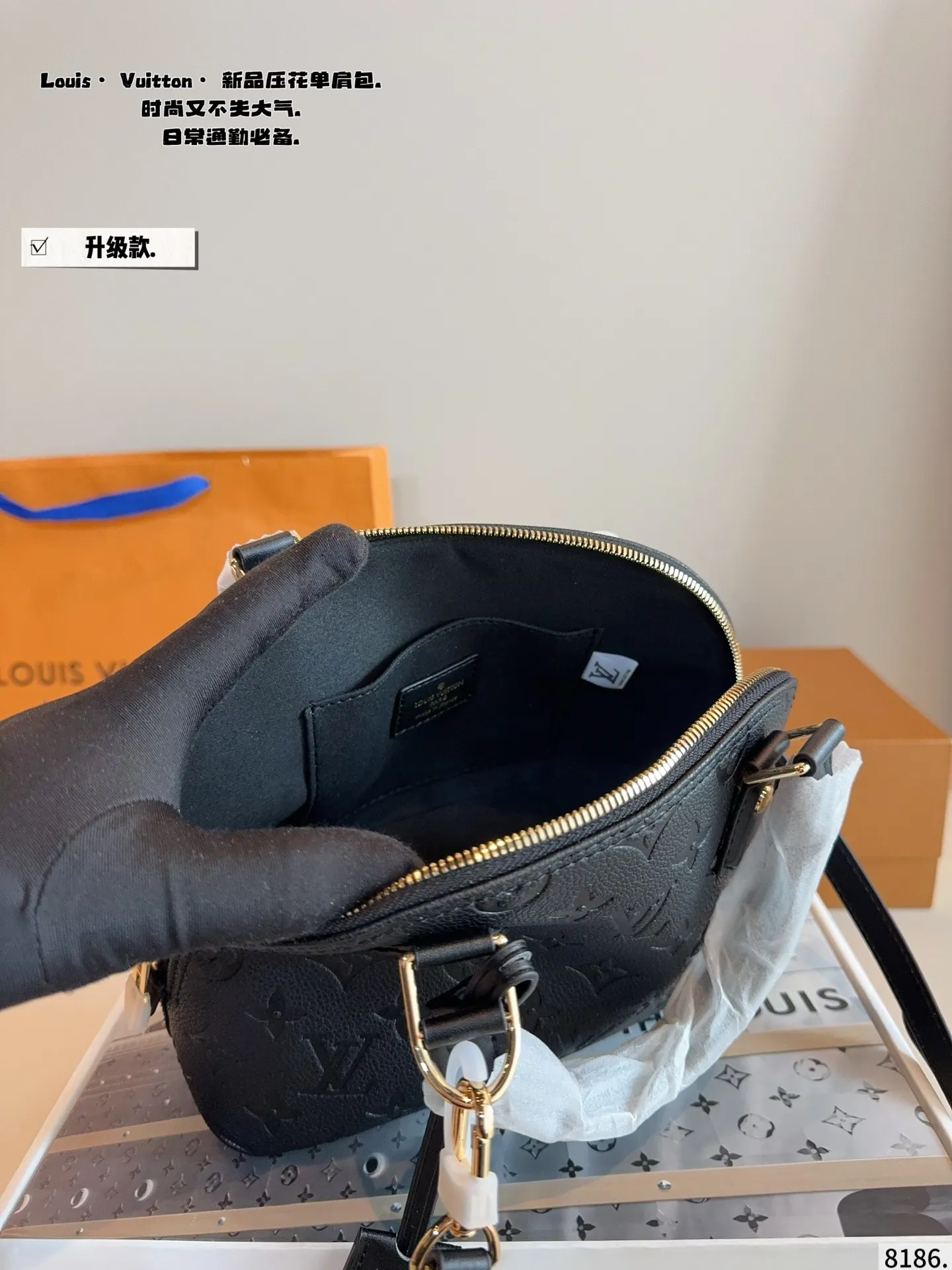 p195.配礼盒🎁. LV 路易威登 贝壳包 新品系列最新Teddy系列🐒高版本 贝壳包 手感超级好 搭配起来超级美腻 超级推荐 走秀款同步 上身效果好 原版五金带logo 超级洋气 奢华高贵的象征 走秀款 人手一只s 尺寸：24*11*17cm