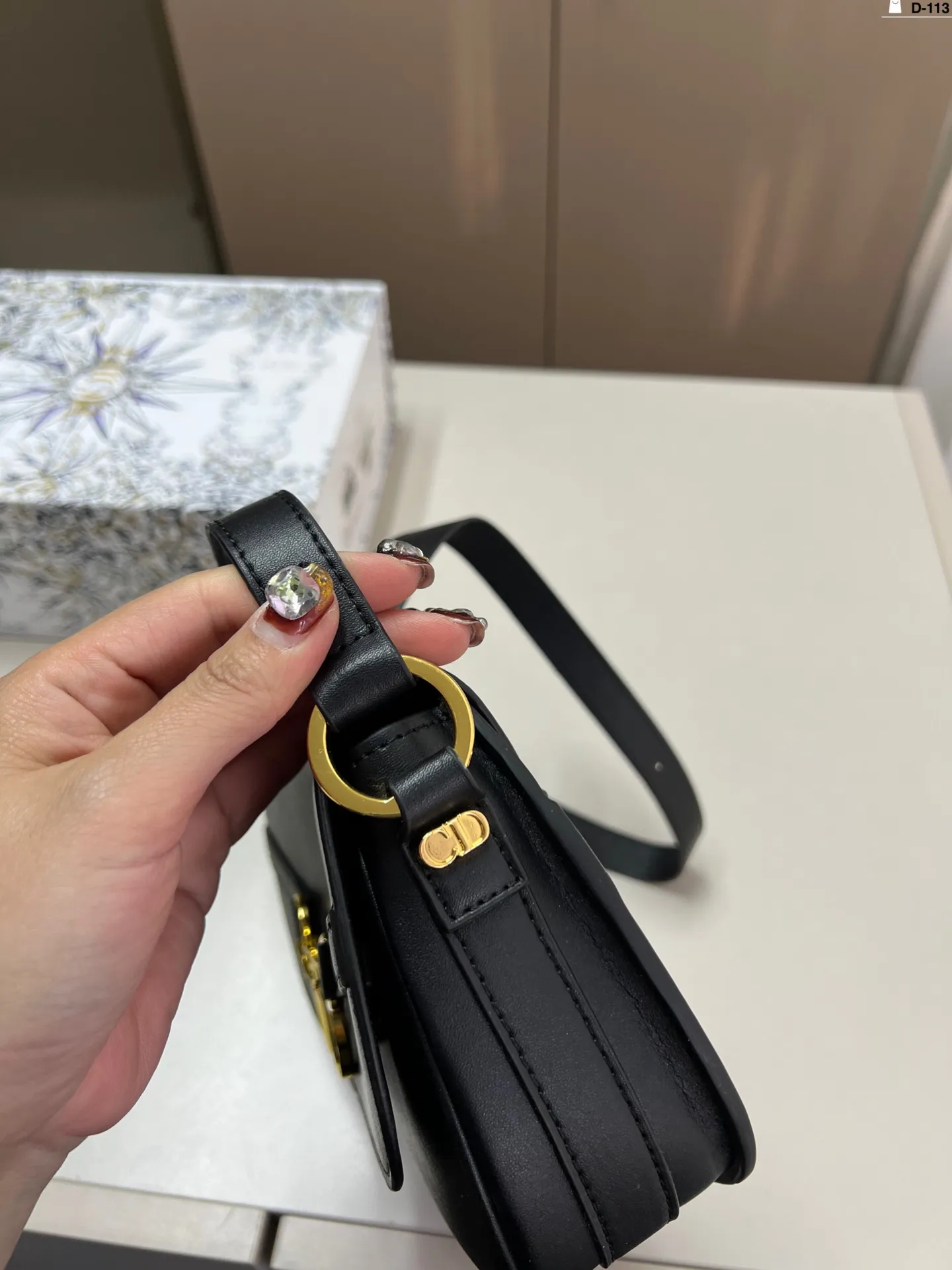 💰p130 Dior迪奥新款Besace马鞍包! 时尚又复古哦 超级有潮流的味道! D-113尺寸23.6.15折叠盒