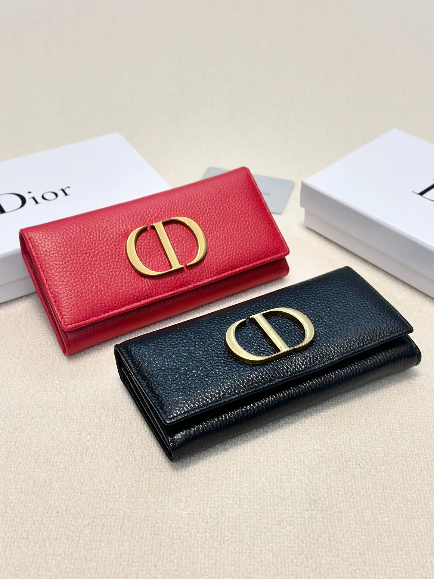 P95🎀🎀颜色 黑 粉 红🎀尺寸 19x10🎀迪奥👏时尚钱包 🎃🎃头层牛皮🐂内阁超丰富👍女士专属🔥现货