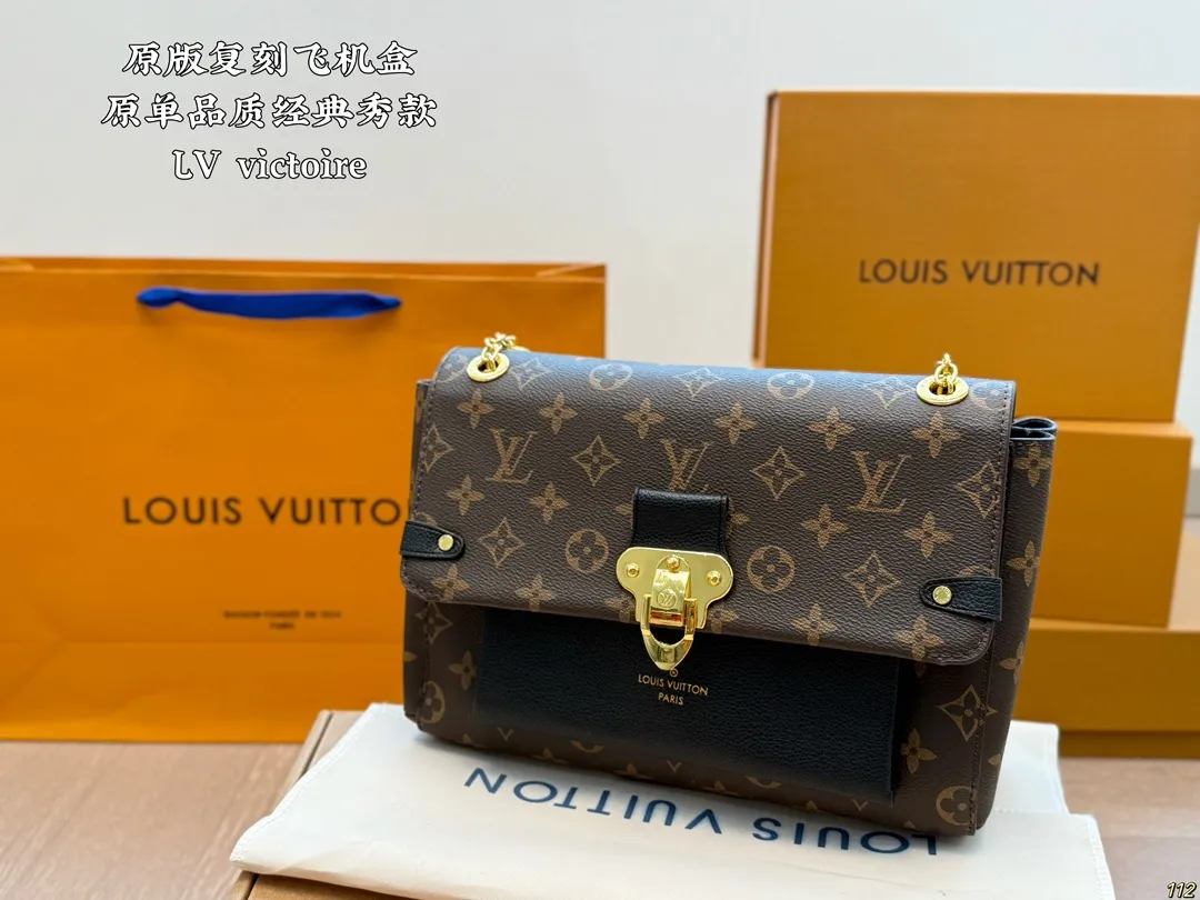 原版复刻&yen;155飞机盒 原单品质经典秀款 LV victoire系列链条包 备受拥戴拥有超久历史 华丽感爆棚范冰冰同款 尺寸：26 18