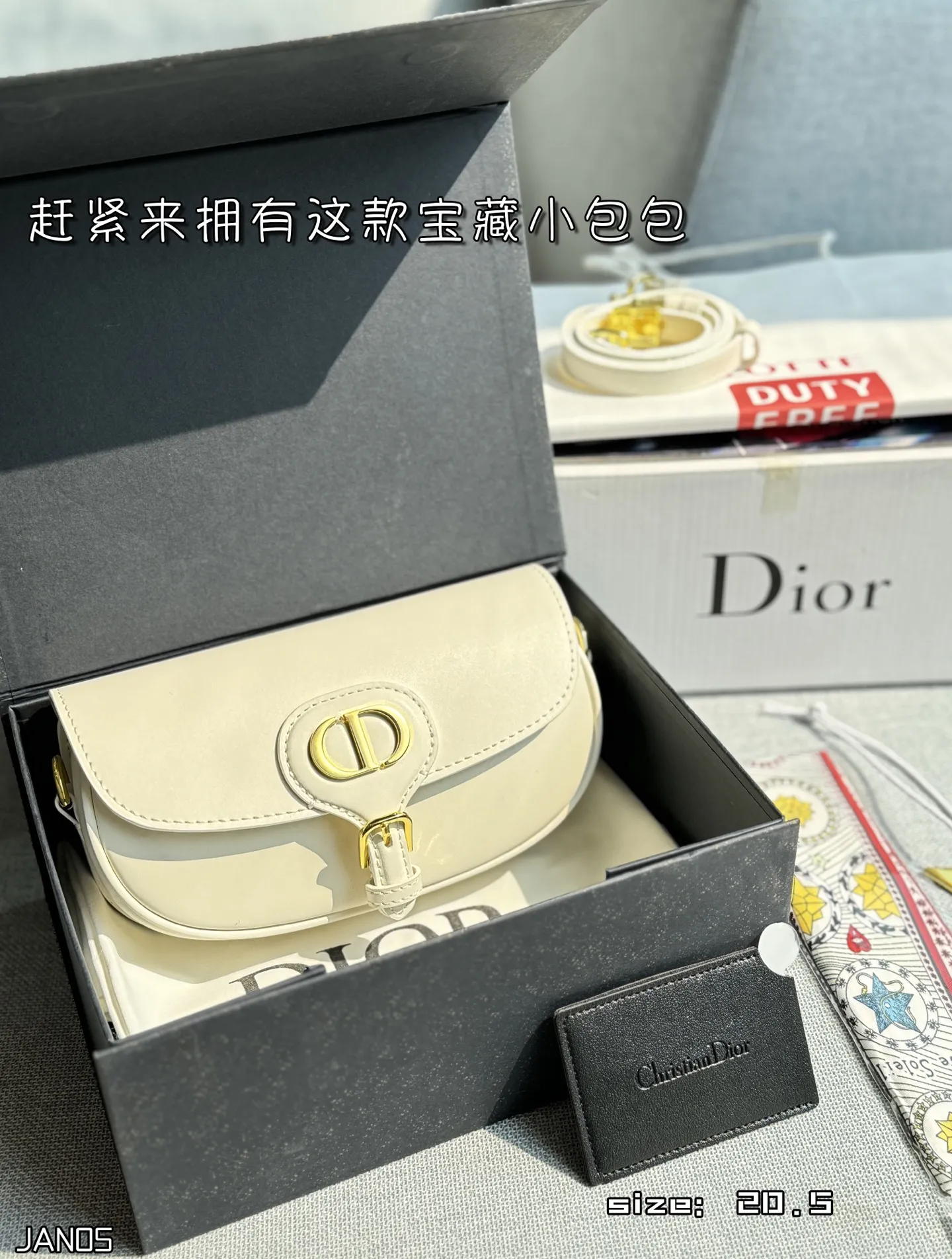 牛皮💰200 全套礼盒 size：20.5&times;11 DIOR迪奥 Bobby East-West 马鞍包 腋下包 新月包手提单肩斜挎包 小小一只，简洁复古半月包型老花设计，耐用耐脏，好看不过时🍃轻便时尚，受人喜爱是理所当然赶紧来拥有这款宝藏小包包