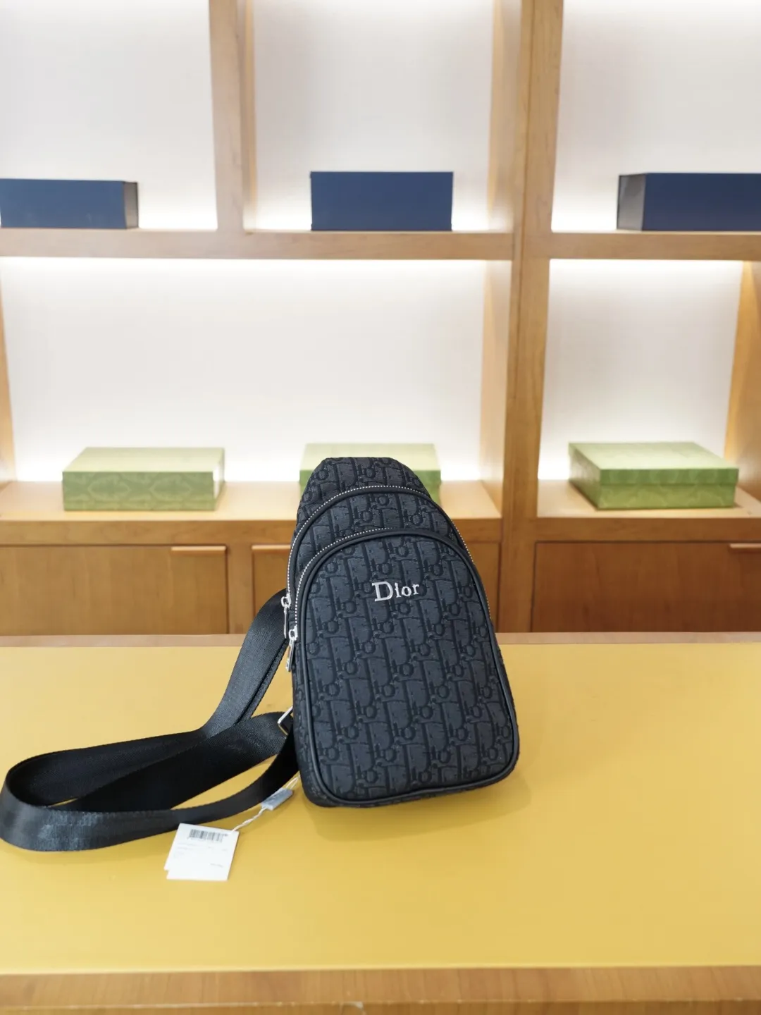 P80 🇫🇷 迪奥 官网同步 高版本 胸包 永恒不过时的标志性产品 纯原单布料 顶级五金制作 非市面普通版本 今年Dior最爱的款式 全部实拍 实用性非常高 完全不用担心穿搭【规格:17x29x5】