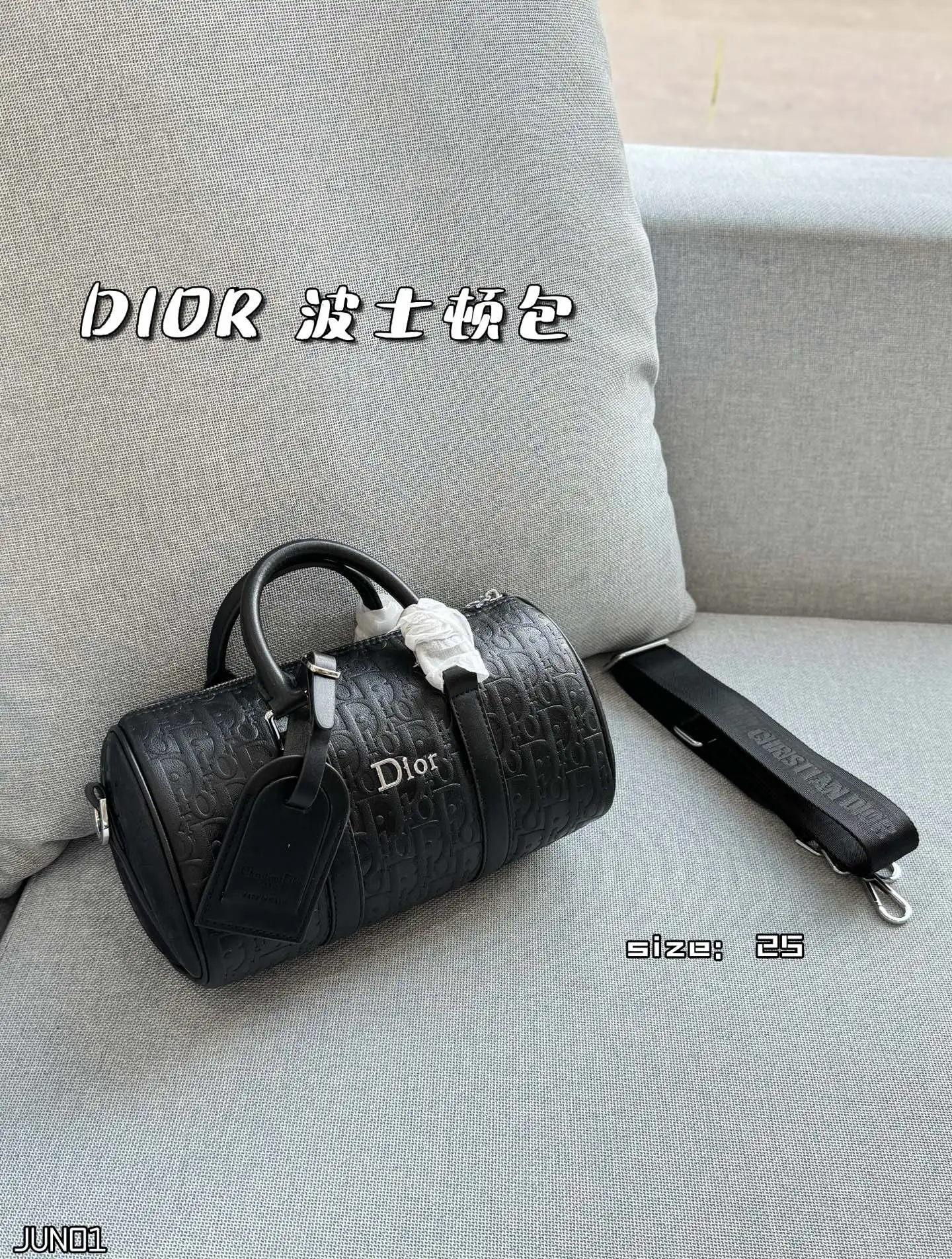 💰130 size:25×14 DIOR迪奥 波士顿包 枕头包单肩包 采用高品质小牛皮,哑光质感+经典压纹,低调又高级。包型简约,手提斜挎都 OK,配可拆卸肩带,灵活百搭!