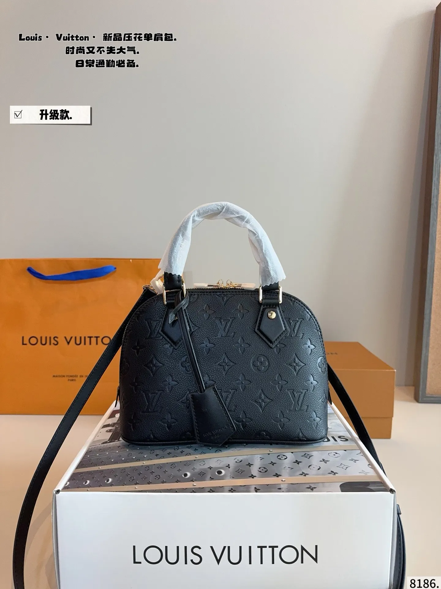 p195.配礼盒🎁. LV 路易威登 贝壳包 新品系列最新Teddy系列🐒高版本 贝壳包 手感超级好 搭配起来超级美腻 超级推荐 走秀款同步 上身效果好 原版五金带logo 超级洋气 奢华高贵的象征 走秀款 人手一只s 尺寸：24*11*17cm