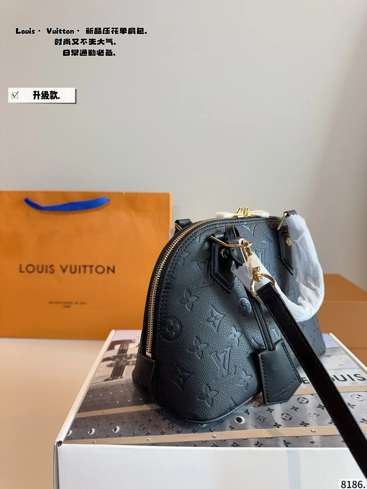 p195.配礼盒🎁. LV 路易威登 贝壳包 新品系列最新Teddy系列🐒高版本 贝壳包 手感超级好 搭配起来超级美腻 超级推荐 走秀款同步 上身效果好 原版五金带logo 超级洋气 奢华高贵的象征 走秀款 人手一只s 尺寸：24*11*17cm