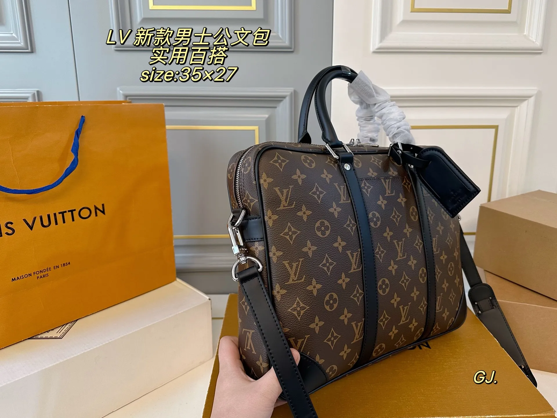 P170（无盒） size：35&times;27 LV 路易威登新款男包公文包❤️ 空间超可，🉑️容纳13寸笔记本 🉑️拆卸并可调节的肩带舒适肩背 实用又精致，各种场合都适合❗️