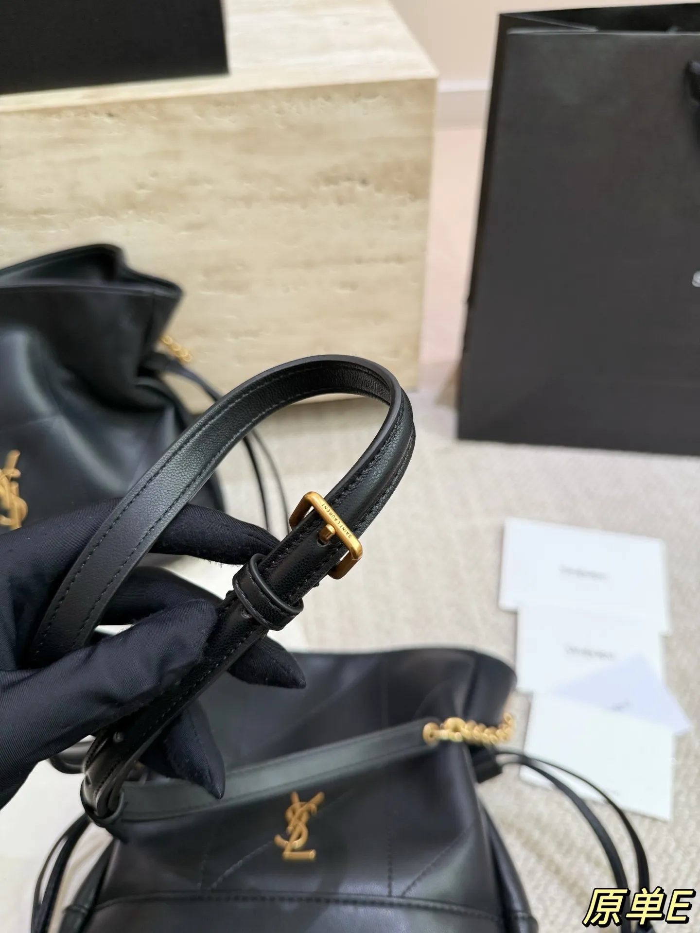 P185 P175 配盒 圣罗兰新品Jamie手袋,松弛有度的时尚,YSL新品Jamie手袋,手袋的精致设计,不仅能够完美收纳你的日常所需,更是一种生活态度的展现。松弛有度,既不失优雅,又充满个性。尺寸25.21 20.20