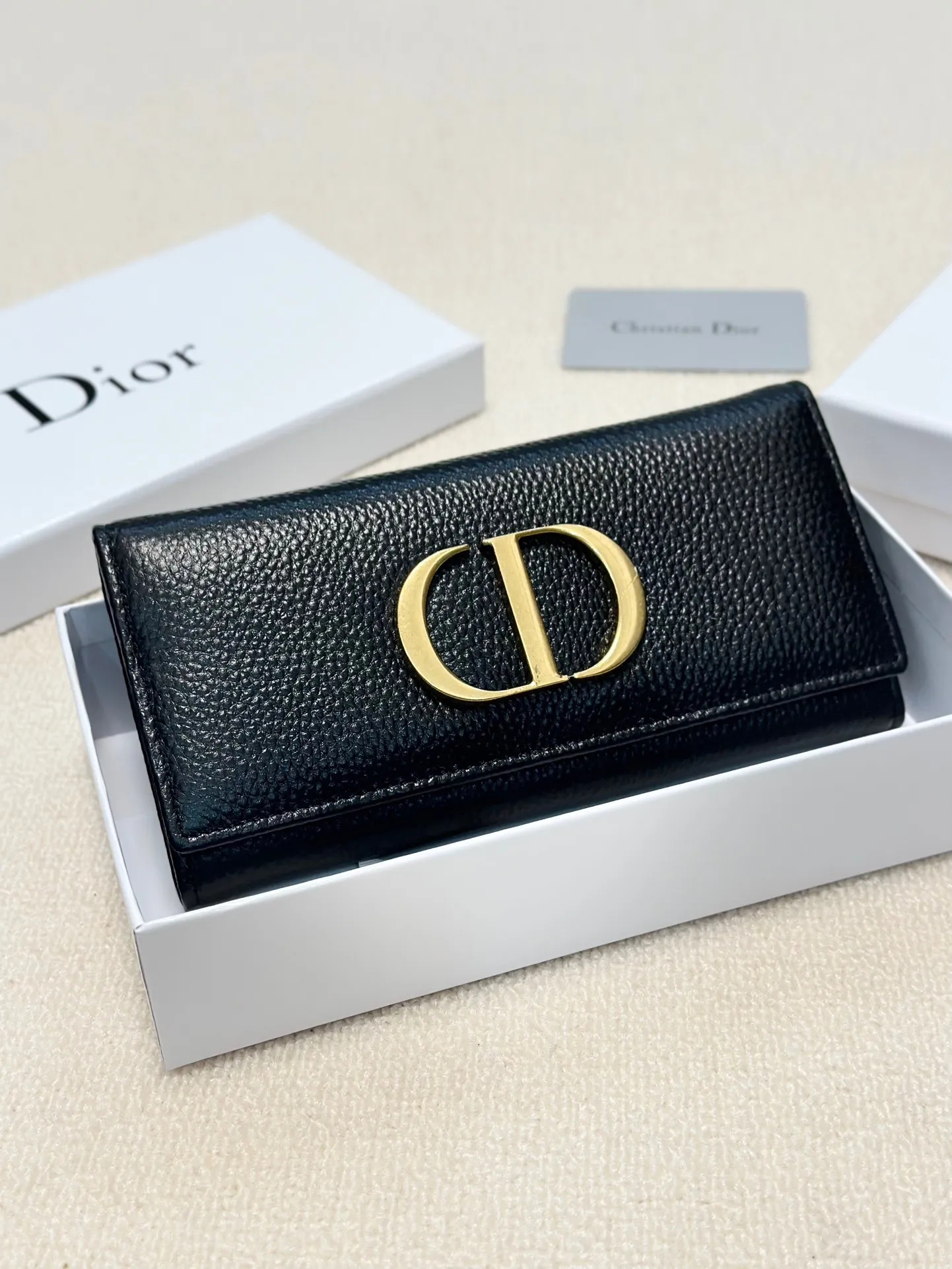 P95🎀🎀颜色 黑 粉 红🎀尺寸 19x10🎀迪奥👏时尚钱包 🎃🎃头层牛皮🐂内阁超丰富👍女士专属🔥现货