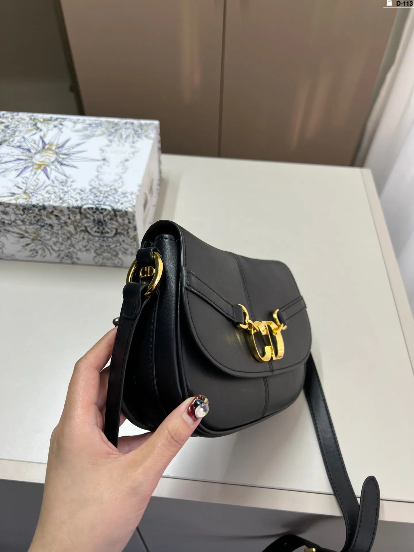 💰p130 Dior迪奥新款Besace马鞍包! 时尚又复古哦 超级有潮流的味道! D-113尺寸23.6.15折叠盒