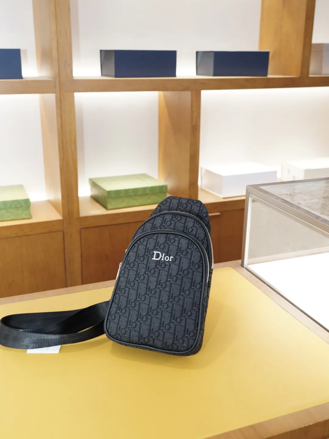 P80 🇫🇷 迪奥 官网同步 高版本 胸包 永恒不过时的标志性产品 纯原单布料 顶级五金制作 非市面普通版本 今年Dior最爱的款式 全部实拍 实用性非常高 完全不用担心穿搭【规格:17x29x5】