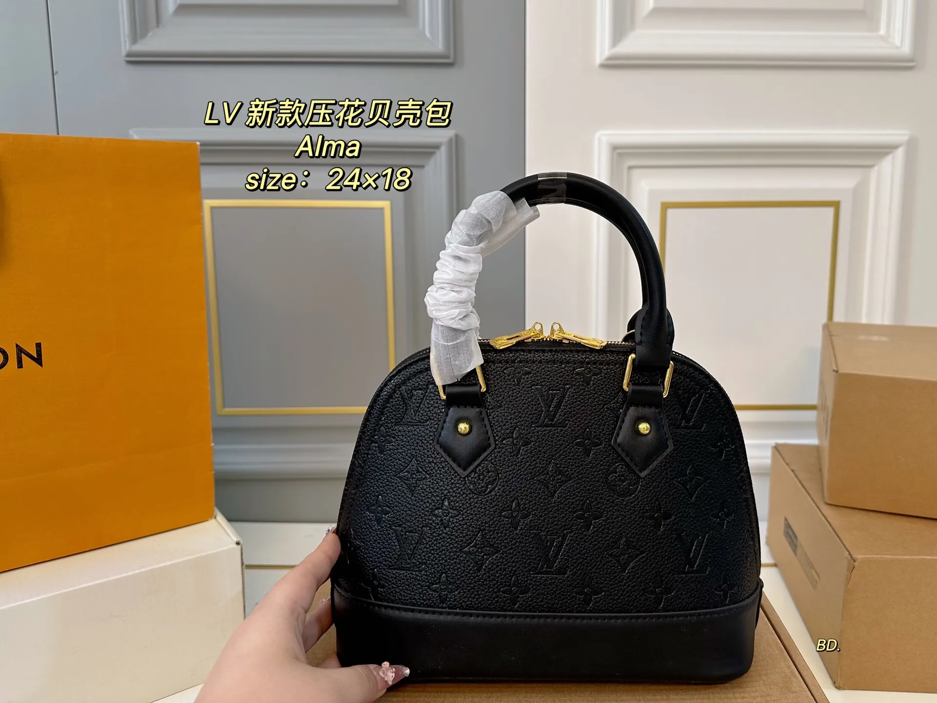 P145（折叠盒） size:24&times;18 LV路易威登新款压花alma贝壳包💕 经典包款，简约却不失时尚～ 很别致 小巧精致但内里容量足💯 日常通勤绝对OK，撞包率也不高‼️
