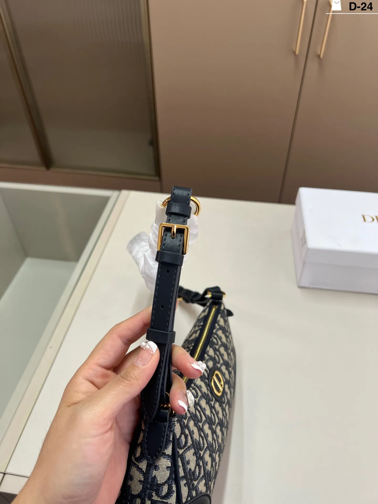 💰p195 迪奥DIOR 腋下包 包型太可爱了 容量非常可,日常通勤都没问题 可咸可甜 质感满分工艺非常讲究 细节立体感拉满D-24尺寸26×10配盒