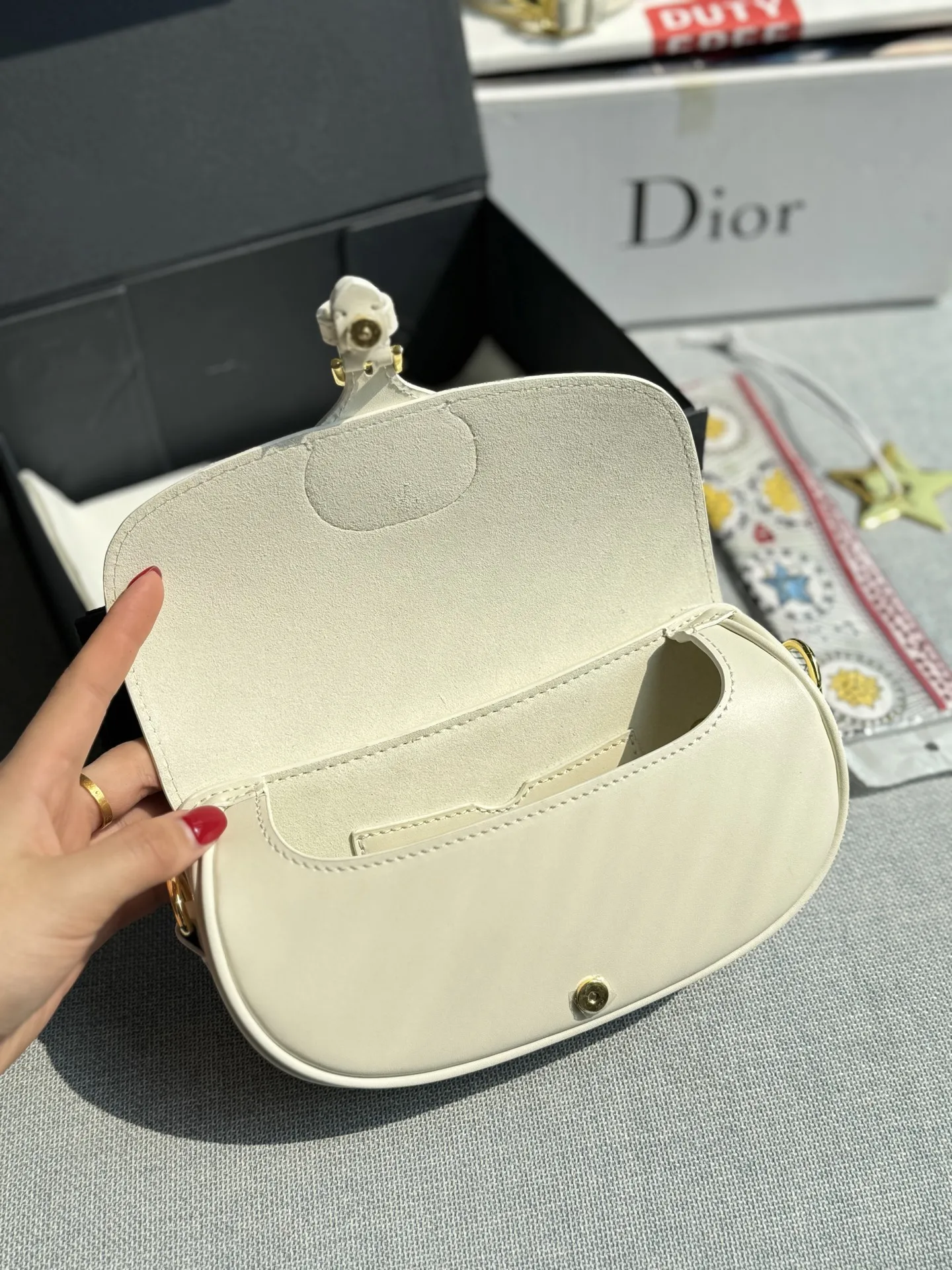 牛皮💰200 全套礼盒 size:20.5×11 DIOR迪奥 Bobby East-West 马鞍包 腋下包 新月包手提单肩斜挎包 小小一只,简洁复古半月包型老花设计,耐用耐脏,好看不过时🍃轻便时尚,受人喜爱是理所当然赶紧来拥有这款宝藏小包包