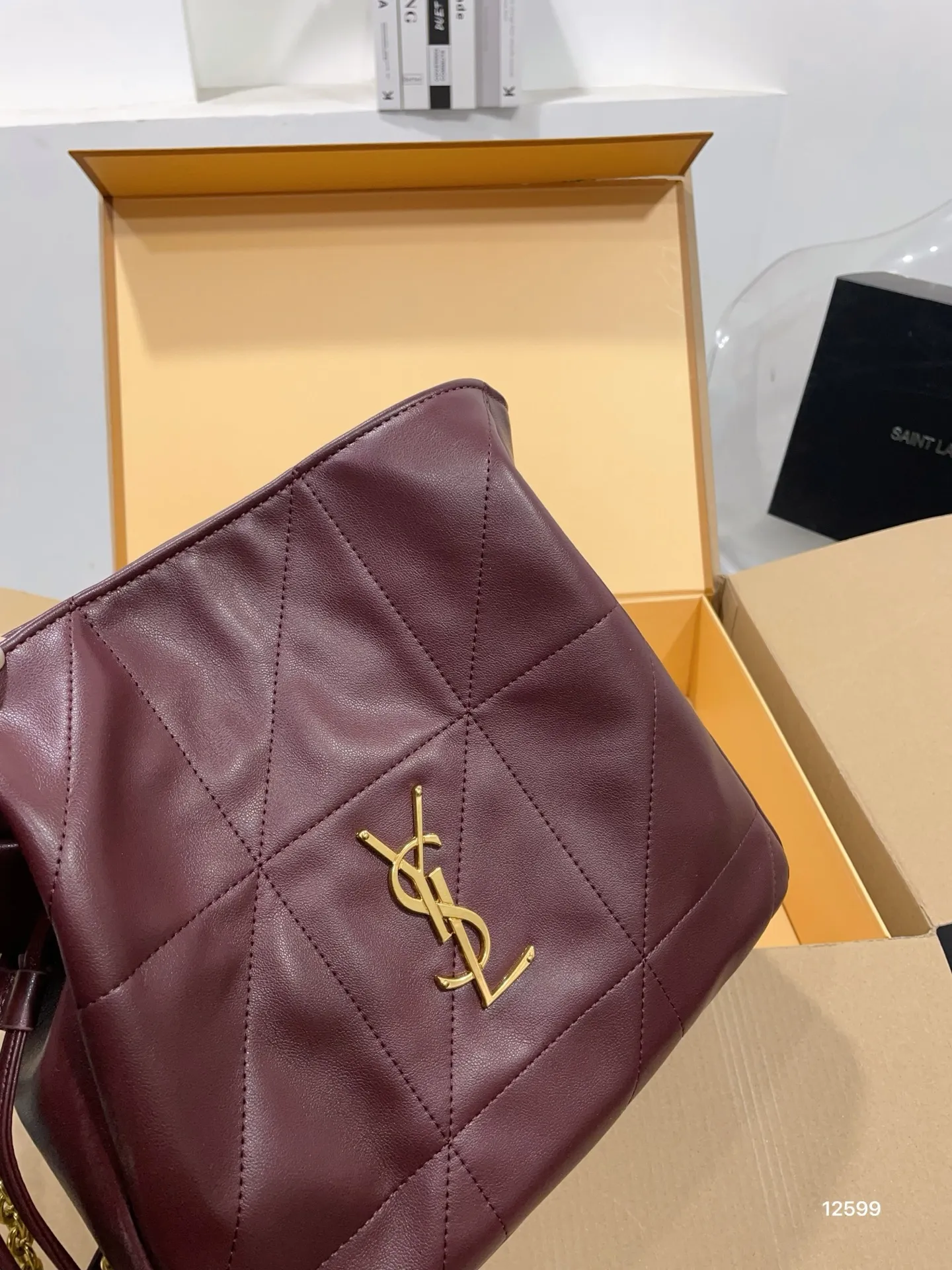 👑💰150 140💰礼盒包装 尺寸25.24cm 尺寸14.15cm 圣罗兰ysl新款福袋包托特包 托特包简约的包身 解锁时尚魅力可盐可甜 整条街最靓的女孩 12599