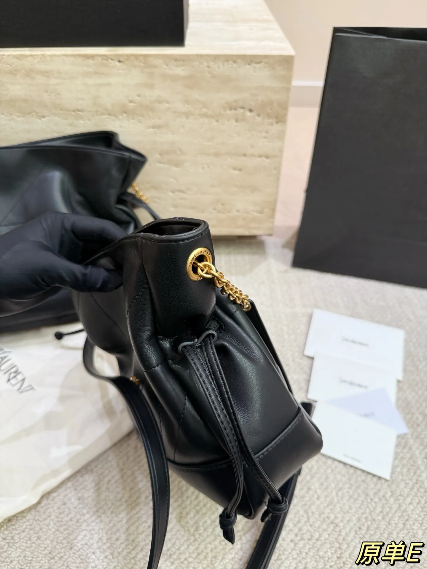 P185 P175 配盒 圣罗兰新品Jamie手袋,松弛有度的时尚,YSL新品Jamie手袋,手袋的精致设计,不仅能够完美收纳你的日常所需,更是一种生活态度的展现。松弛有度,既不失优雅,又充满个性。尺寸25.21 20.20