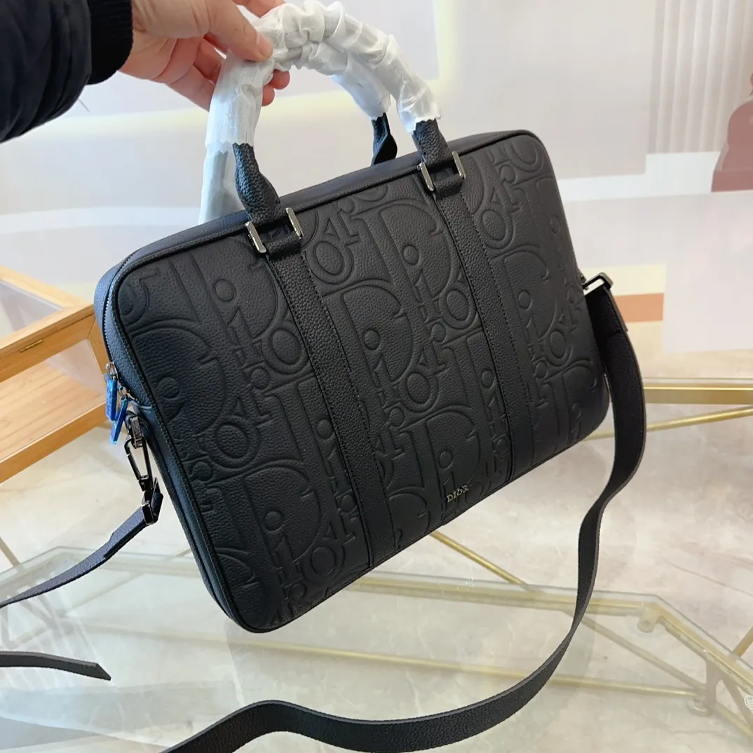 P250 迪奥男士公文包 实用性强 细节做工精致 高端大气上档次 休闲大方 尺寸:37 28