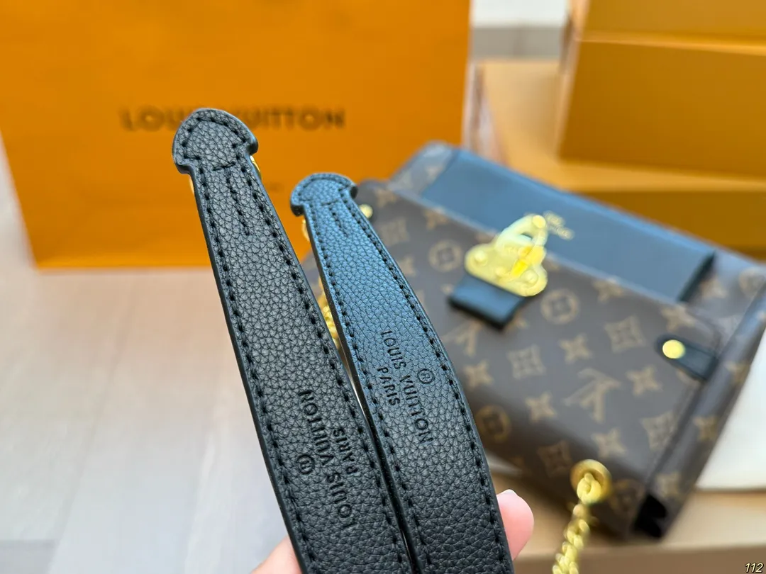 原版复刻&yen;155飞机盒 原单品质经典秀款 LV victoire系列链条包 备受拥戴拥有超久历史 华丽感爆棚范冰冰同款 尺寸：26 18