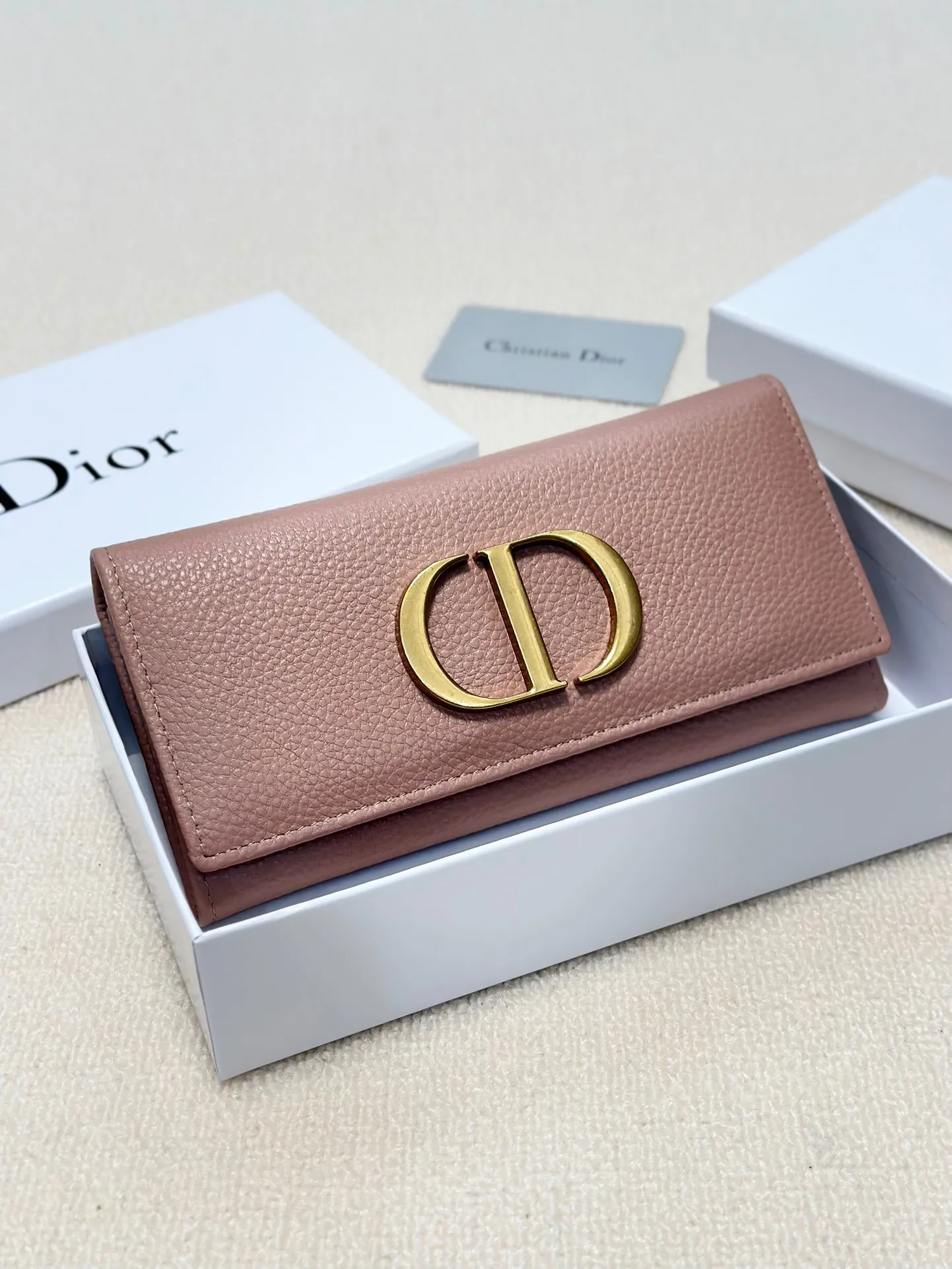 P95🎀🎀颜色 黑 粉 红🎀尺寸 19x10🎀迪奥👏时尚钱包 🎃🎃头层牛皮🐂内阁超丰富👍女士专属🔥现货