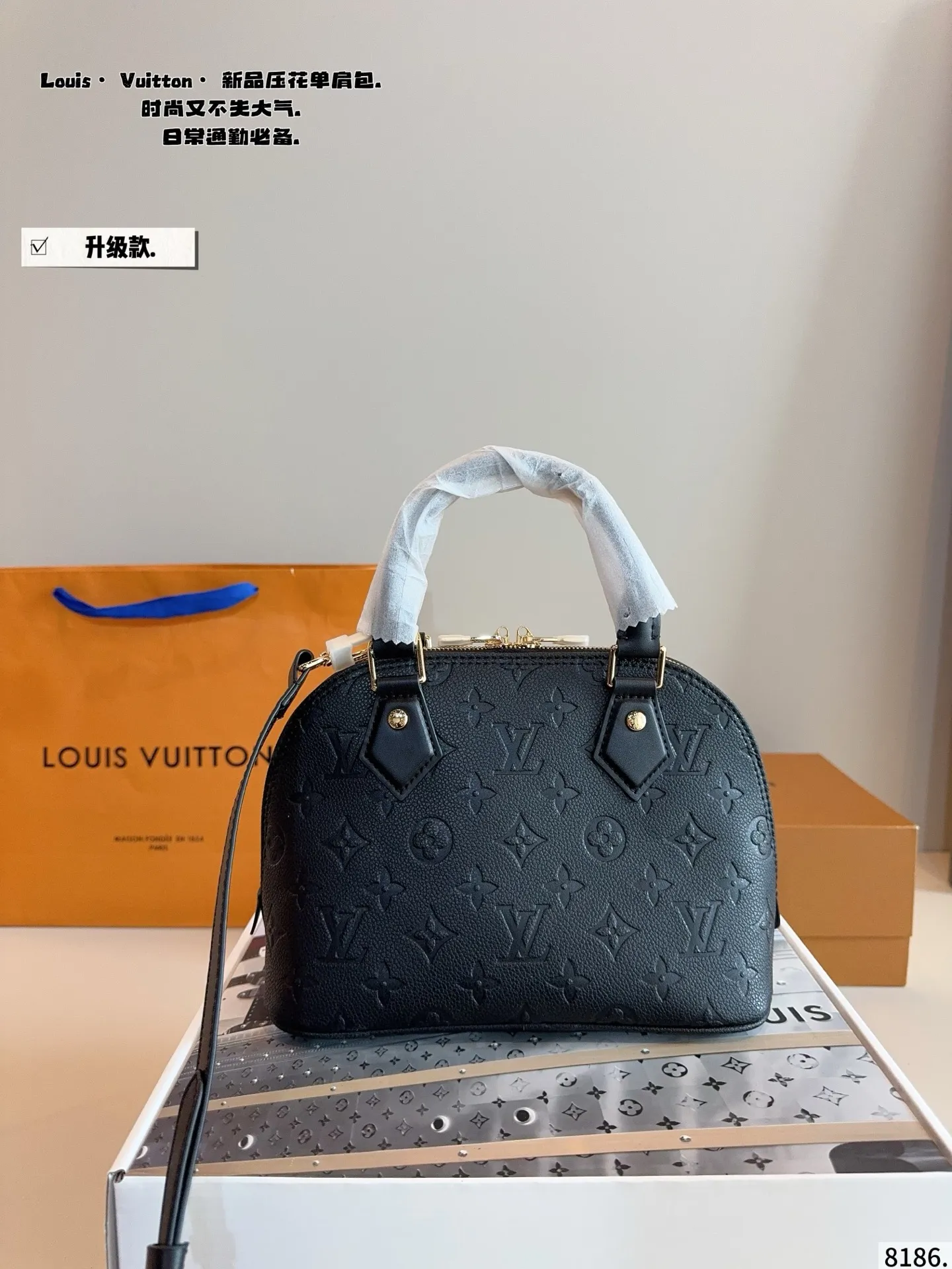 p195.配礼盒🎁. LV 路易威登 贝壳包 新品系列最新Teddy系列🐒高版本 贝壳包 手感超级好 搭配起来超级美腻 超级推荐 走秀款同步 上身效果好 原版五金带logo 超级洋气 奢华高贵的象征 走秀款 人手一只s 尺寸:24*11*17cm