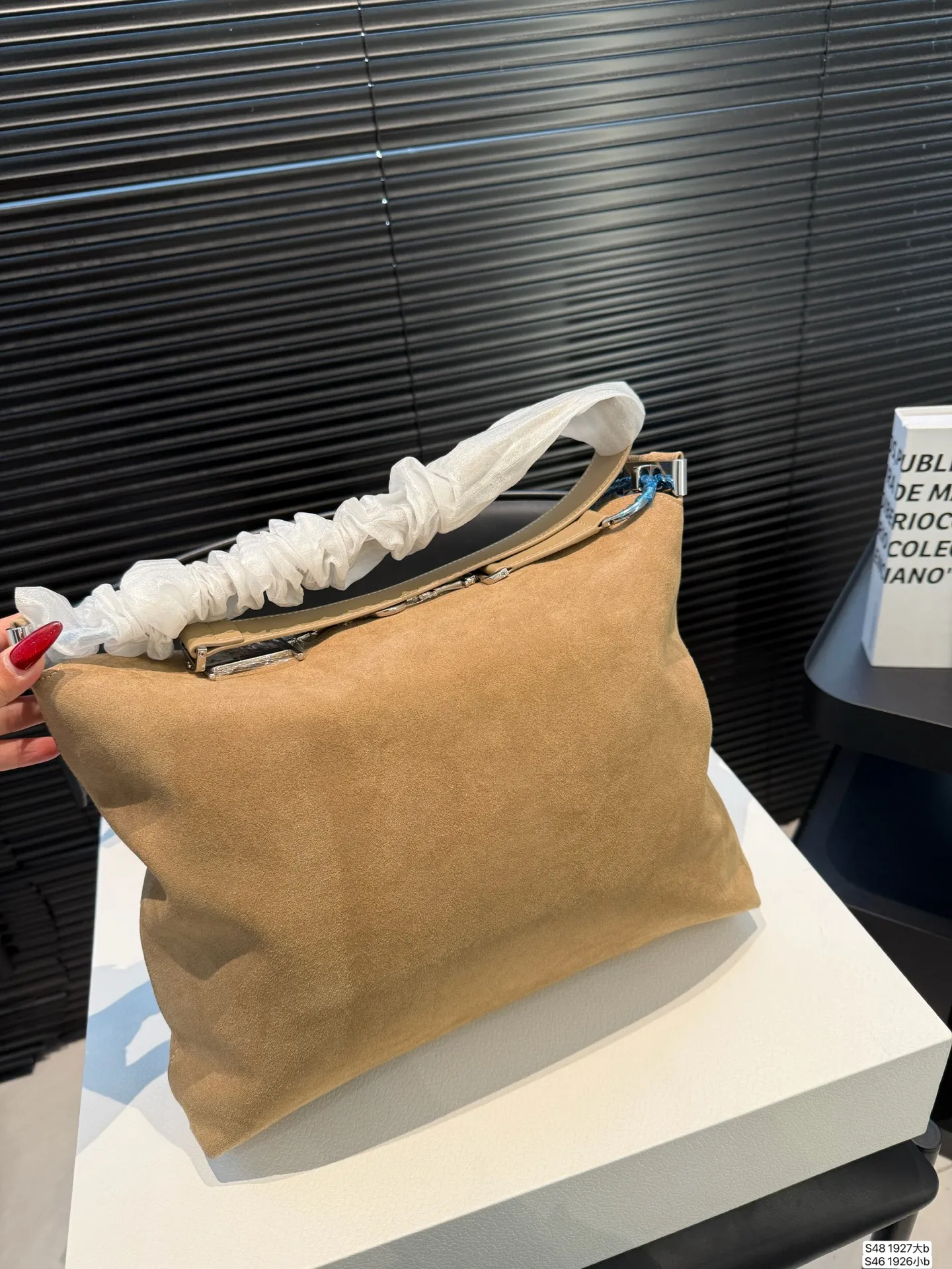 大号P290 小号P280 配盒子新款迪奥托特 闭眼都能入手的包包| 托特包 真的是闭着眼都能冲的款式！ 尺寸：大号40 29 小号32 26 货号大号1927 小号1926