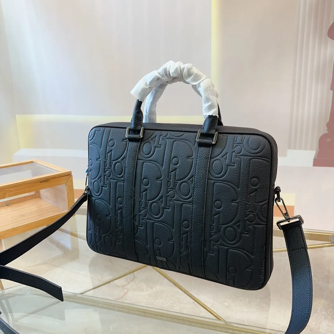 P250 迪奥男士公文包 实用性强 细节做工精致 高端大气上档次 休闲大方 尺寸：37 28