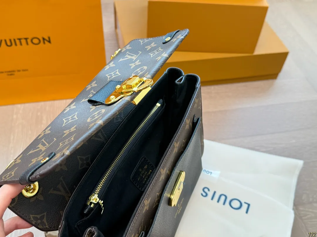 原版复刻&yen;155飞机盒 原单品质经典秀款 LV victoire系列链条包 备受拥戴拥有超久历史 华丽感爆棚范冰冰同款 尺寸：26 18