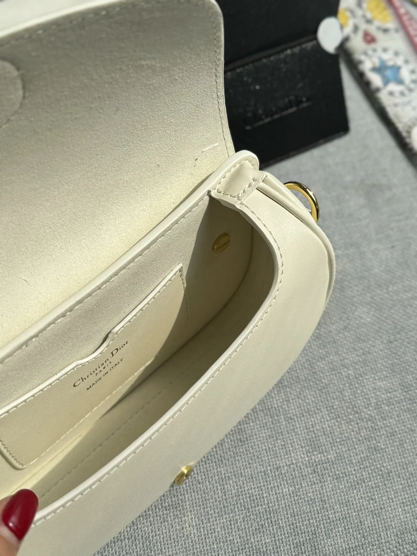 牛皮💰200 全套礼盒 size：20.5&times;11 DIOR迪奥 Bobby East-West 马鞍包 腋下包 新月包手提单肩斜挎包 小小一只，简洁复古半月包型老花设计，耐用耐脏，好看不过时🍃轻便时尚，受人喜爱是理所当然赶紧来拥有这款宝藏小包包