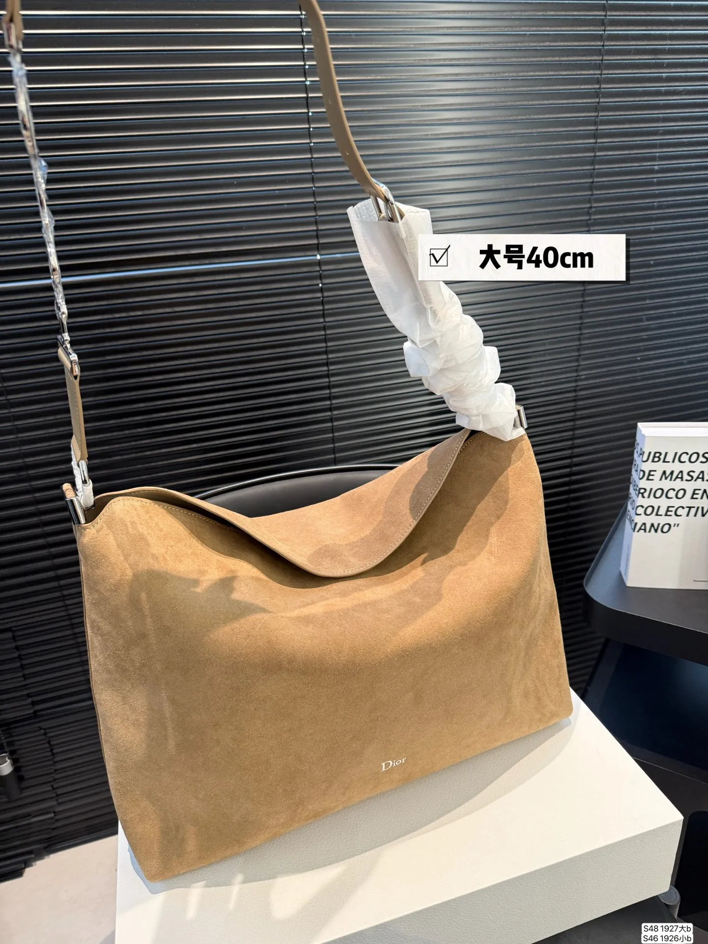 大号P290 小号P280 配盒子新款迪奥托特 闭眼都能入手的包包| 托特包 真的是闭着眼都能冲的款式！ 尺寸：大号40 29 小号32 26 货号大号1927 小号1926