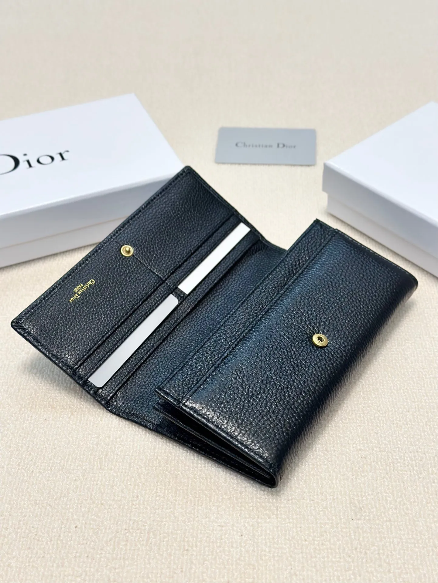 P95🎀🎀颜色 黑 粉 红🎀尺寸 19x10🎀迪奥👏时尚钱包 🎃🎃头层牛皮🐂内阁超丰富👍女士专属🔥现货