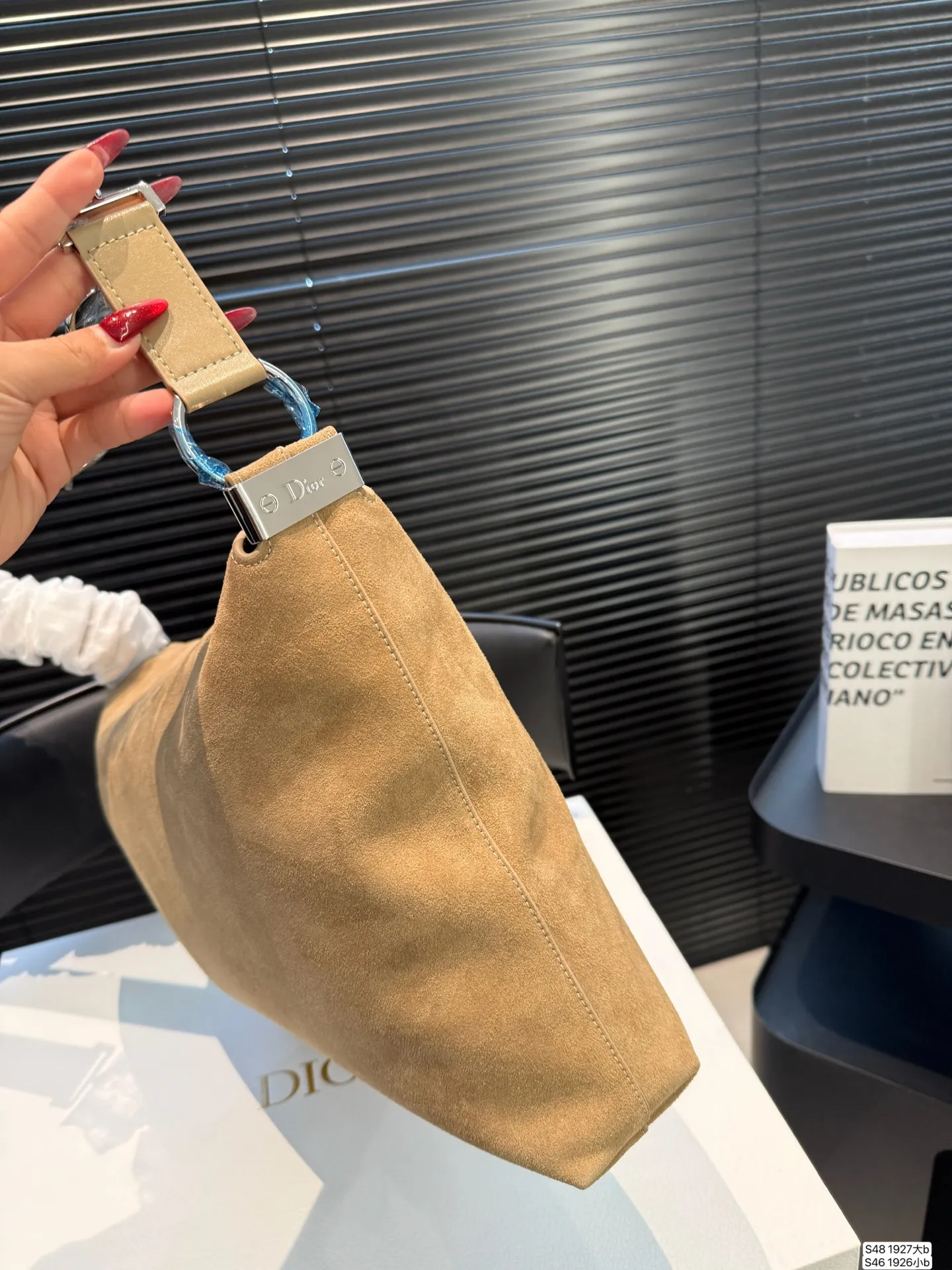 大号P290 小号P280 配盒子新款迪奥托特 闭眼都能入手的包包| 托特包 真的是闭着眼都能冲的款式！ 尺寸：大号40 29 小号32 26 货号大号1927 小号1926