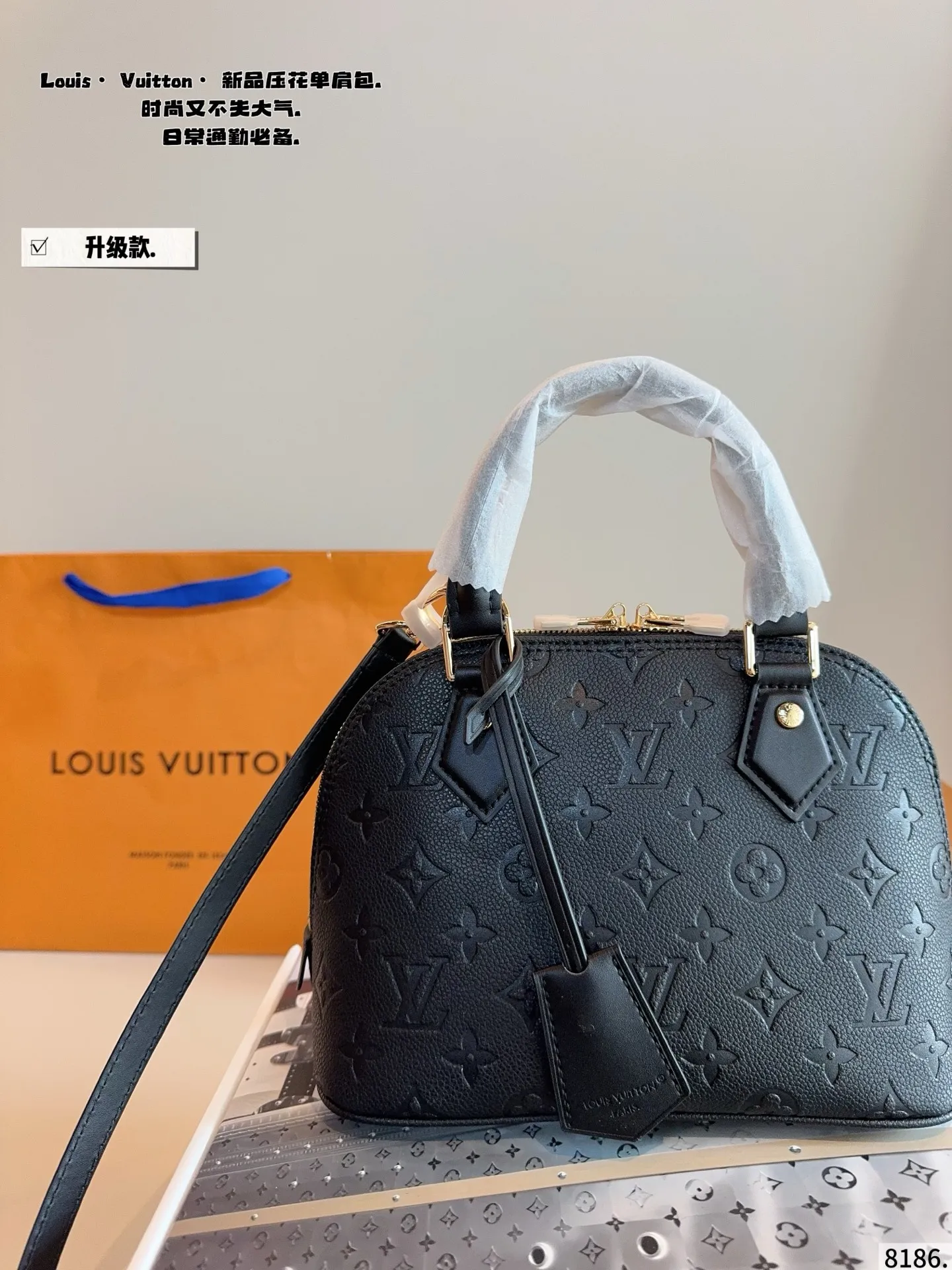 p195.配礼盒🎁. LV 路易威登 贝壳包 新品系列最新Teddy系列🐒高版本 贝壳包 手感超级好 搭配起来超级美腻 超级推荐 走秀款同步 上身效果好 原版五金带logo 超级洋气 奢华高贵的象征 走秀款 人手一只s 尺寸:24*11*17cm