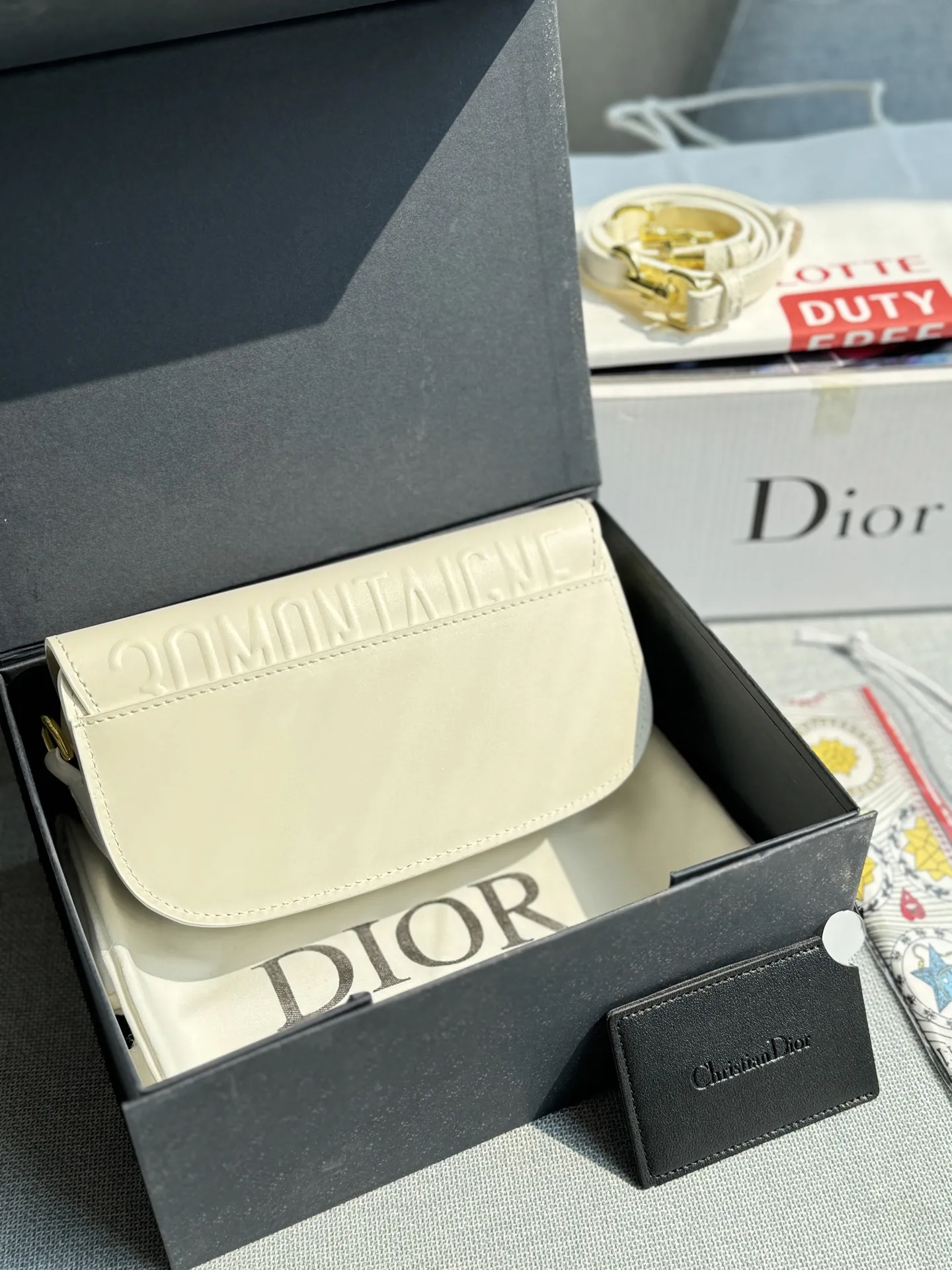 牛皮💰200 全套礼盒 size：20.5&times;11 DIOR迪奥 Bobby East-West 马鞍包 腋下包 新月包手提单肩斜挎包 小小一只，简洁复古半月包型老花设计，耐用耐脏，好看不过时🍃轻便时尚，受人喜爱是理所当然赶紧来拥有这款宝藏小包包