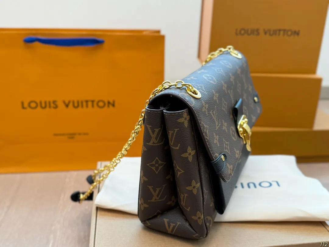 原版复刻&yen;155飞机盒 原单品质经典秀款 LV victoire系列链条包 备受拥戴拥有超久历史 华丽感爆棚范冰冰同款 尺寸：26 18
